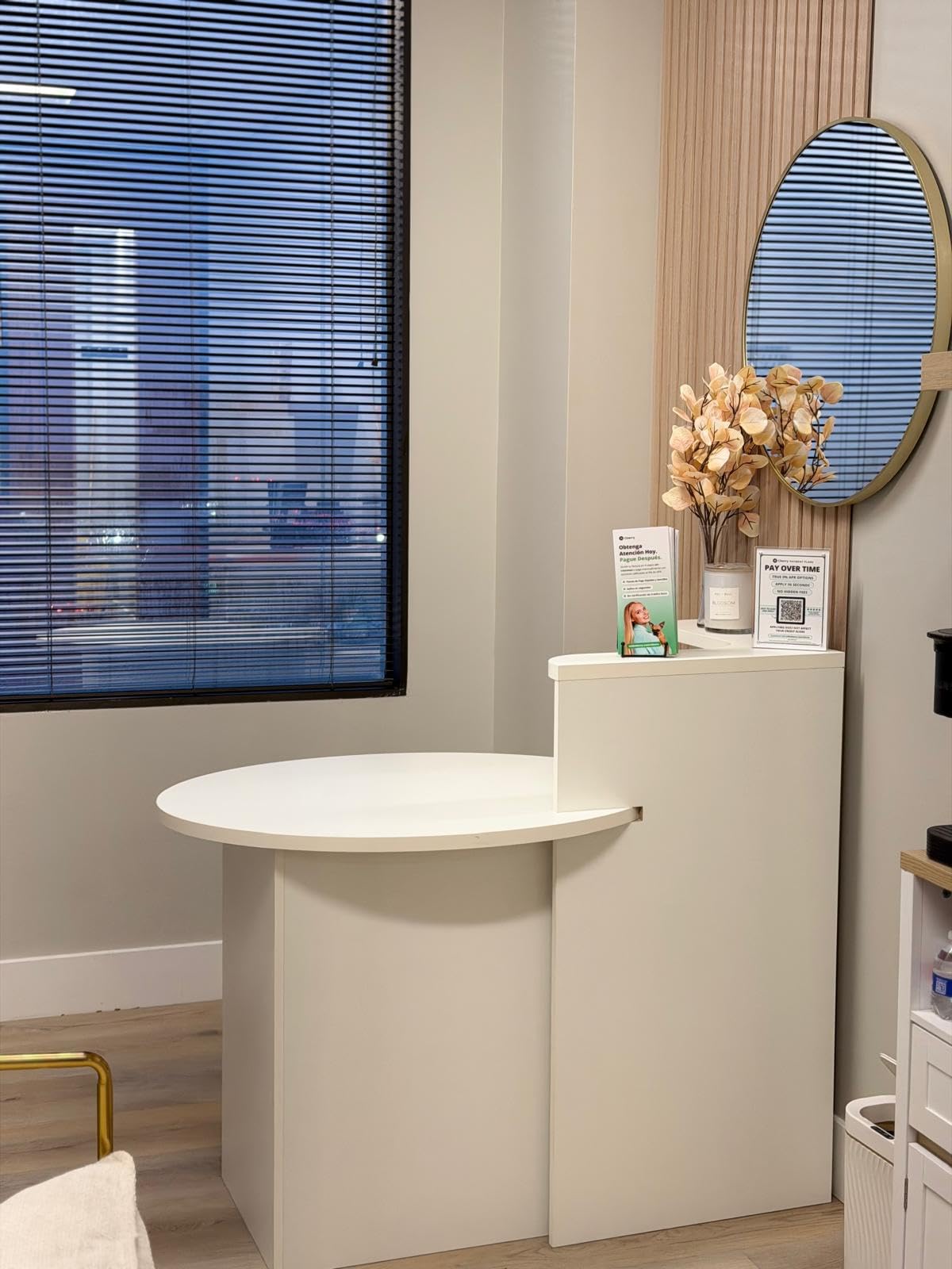 GIANTEX Reception Desk, Front Counter Desk with Lockable Drawer, Checkout Table with Round Tabletop, Corner Shelf & Adjustable Shelf for Office Beauty Salon Retail Store (Black & White) customer photo 1