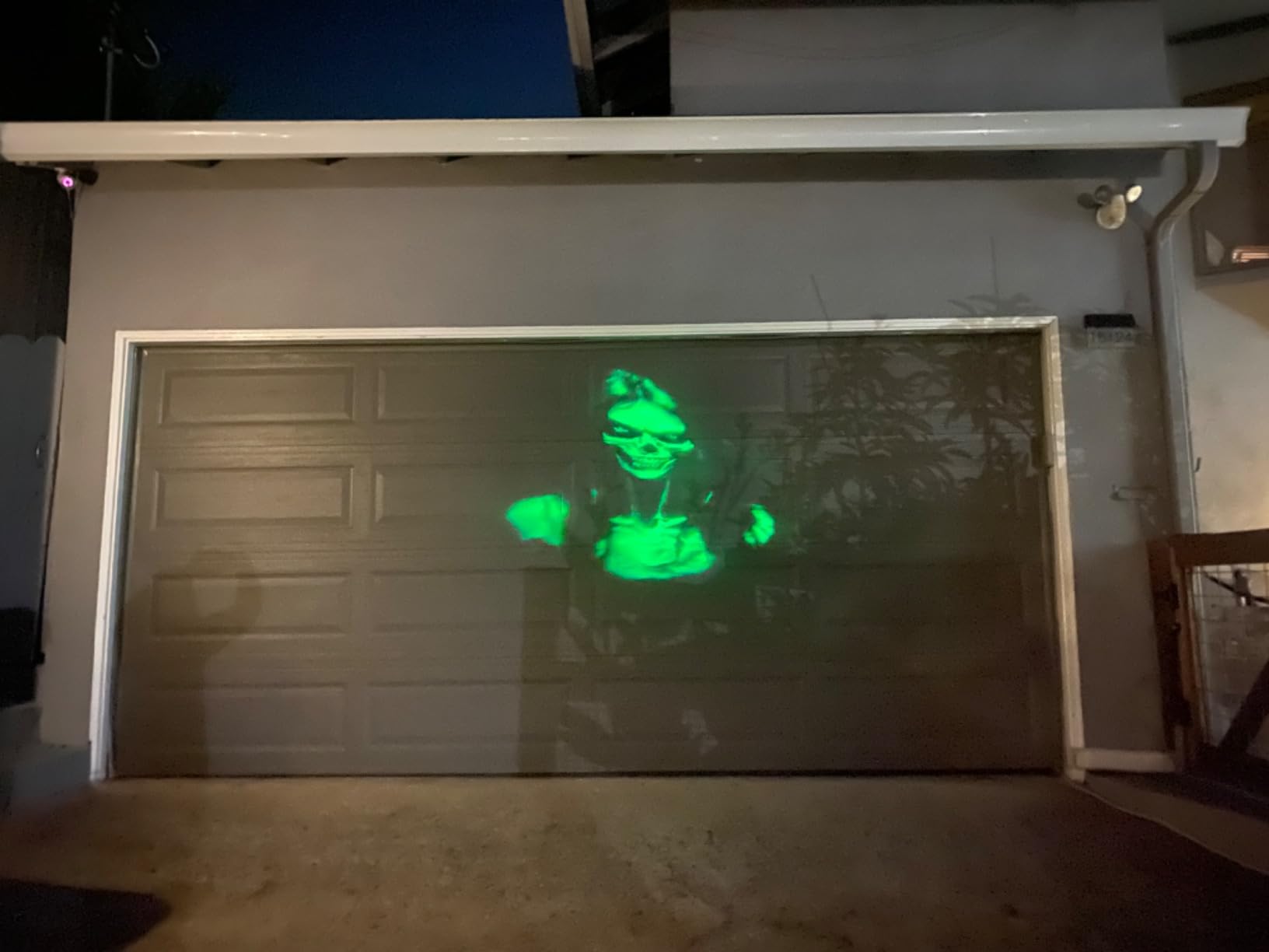 Halloween Decorations Outdoor,2026 Upgraded 3D Dynamic Skull Ghost Projector Lights,Clearer Skull HD Patterns,Night Light for Home Window Wall Halloween Decor customer photo 1