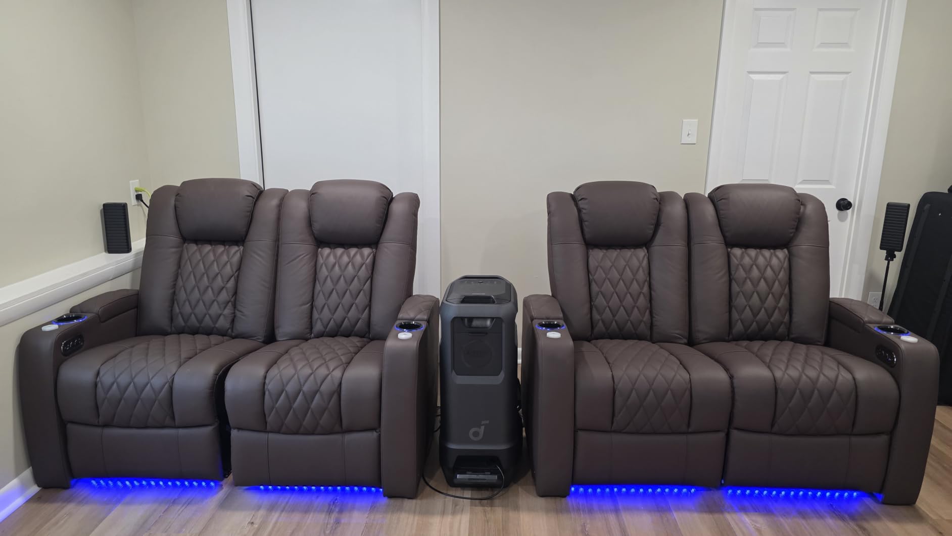 comfiroom Leather Home Theater Seating Classic Series Dual Power Electric Headrest Game Seats Movie Theater Chairs Theater Recliner Sofa with Type-C USB Charger (Black, Row of 3) customer photo 1
