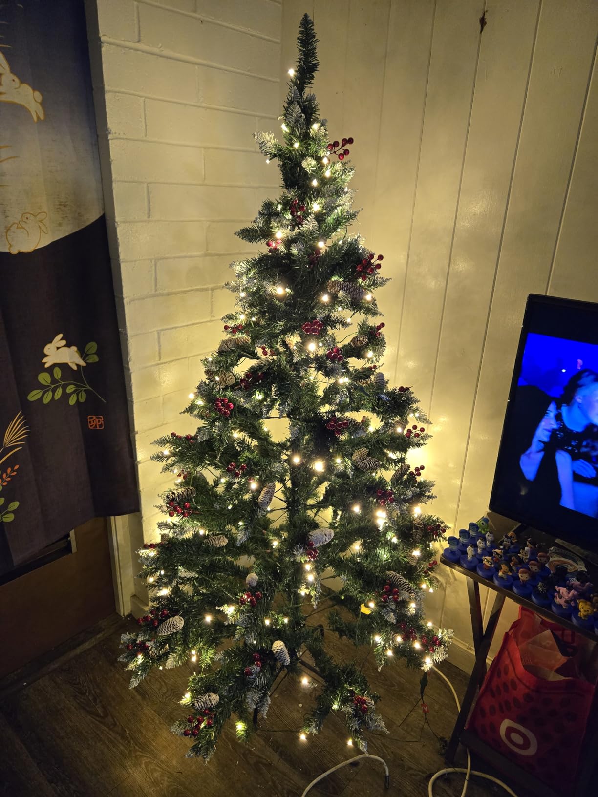 YITAHOME Prelit Pre-Decorated Christmas Tree 6FT with Remote | Artificial Hinged Christmas Tree with 58 Pine Cones & 58 Red Berries, Xmas Tree with 818 Frosted Tips, 250 Lights customer photo 1