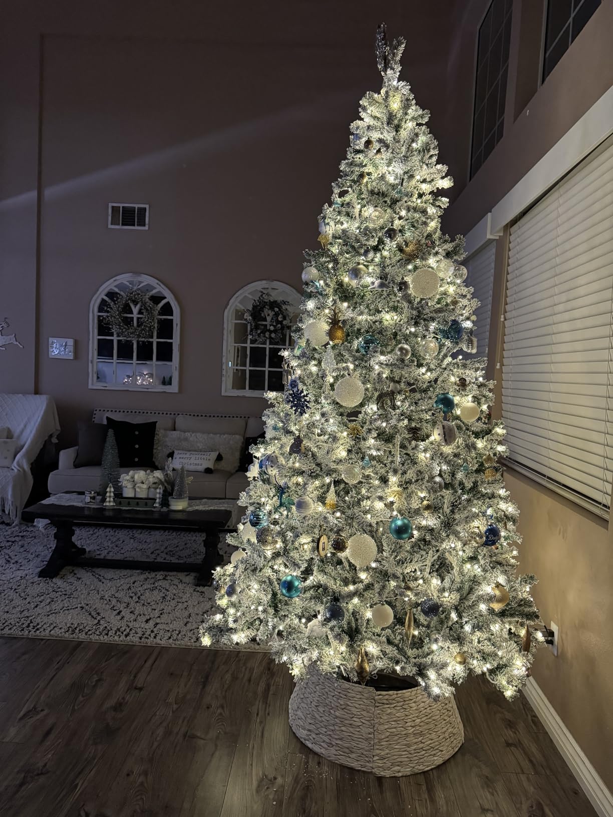 YITAHOME Prelit Pre-Decorated Christmas Tree 6FT with Remote | Artificial Hinged Christmas Tree with 58 Pine Cones & 58 Red Berries, Xmas Tree with 818 Frosted Tips, 250 Lights customer photo 2