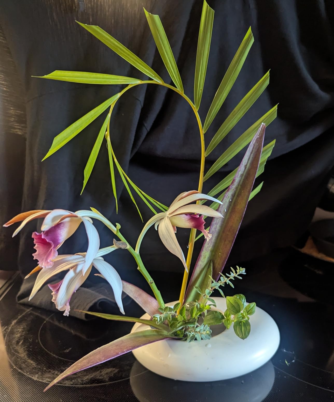 Japanese Inspired Ceramic Vase Ikebana kit, Pebble Shaped Flower Arrangement Bowl with 2inch Flower Frog Pin Frog Flower Stems Holder (White) customer photo 1