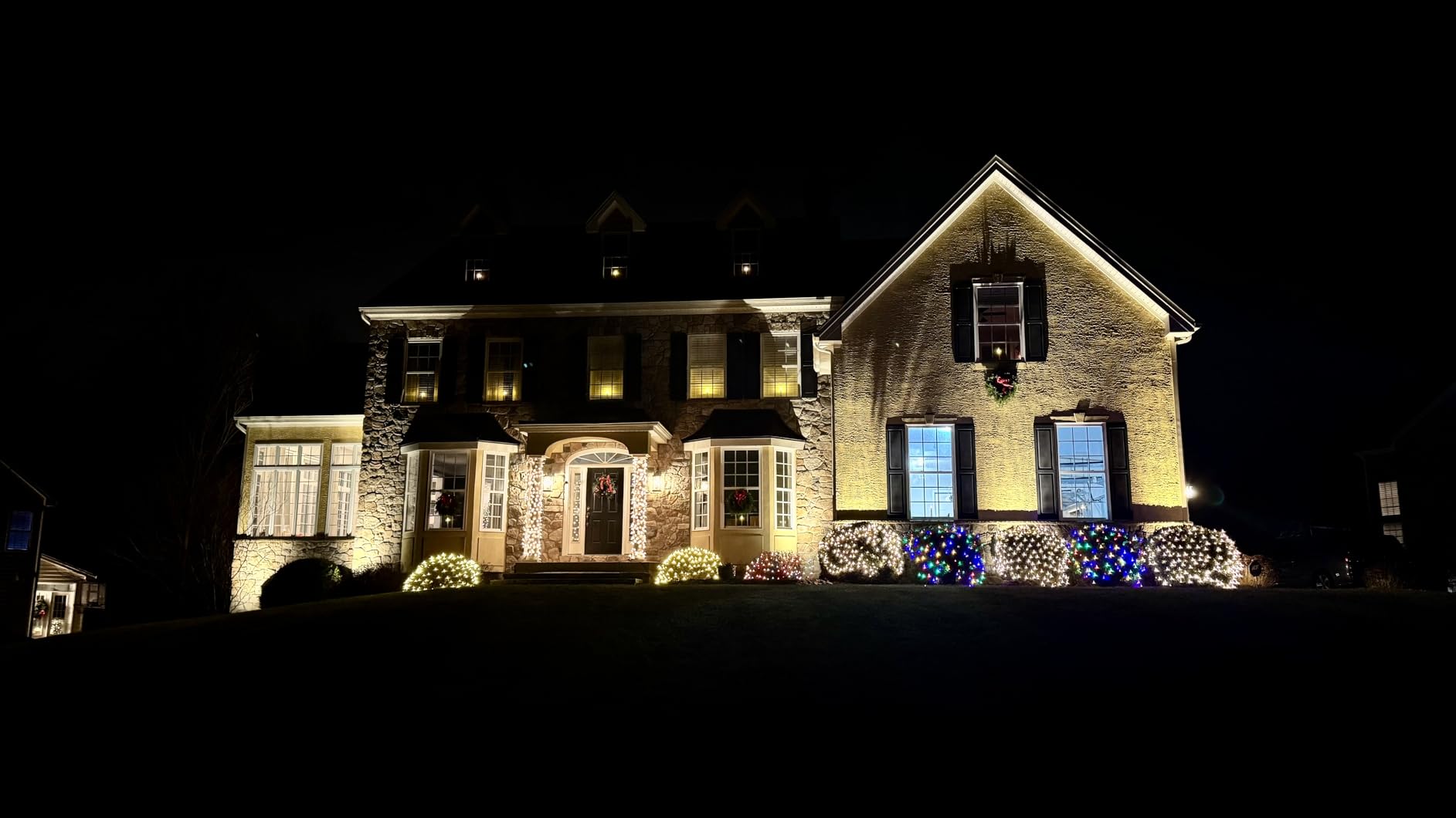 Led Christmas Net Lights Outdoor Christmas Bushes Lights 120Led 6ftx5ft, Connectable Outdoor Indoor Mesh Net Lighting for Xmas Holiday, Garden, Lawn, Shrubs, Trees, Bushes Decorations(WarmWhite) customer photo 1