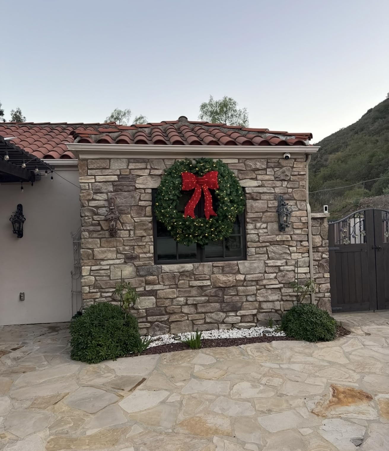 Best Choice Products 36in Large Artificial Pre-Lit Fir Christmas Wreath Holiday Accent Decoration for Door, Mantel w/Red Lighted Bow, 150 LED Lights, 300 PVC Tips, Power Plug-in customer photo 2