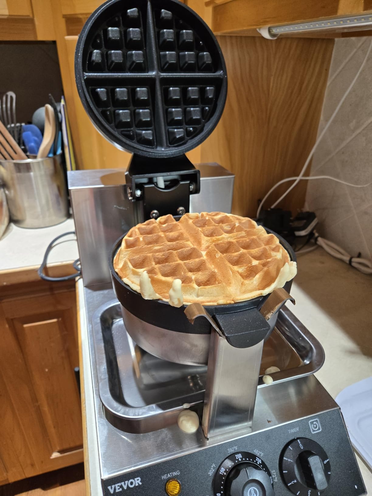 VEVOR Commercial Waffle Maker, 10PCS Rectangle Waffle Baker Machine, 1550W Non-Stick Stainless Steel Belgian Waffle Iron with Temp and Time Control, Handle, for Restaurant Bakery Snack Bar Family customer photo 1