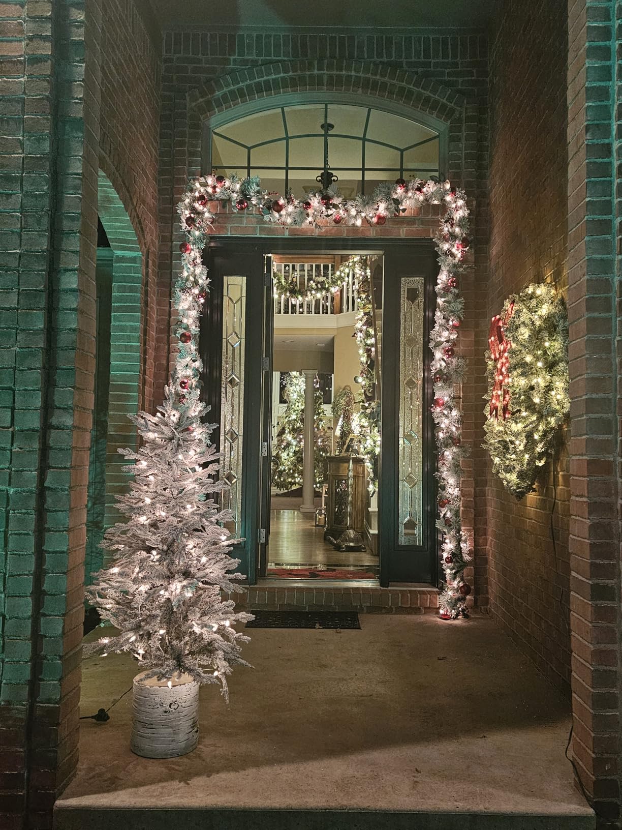 Best Choice Products 48in Large Flocked Artificial Pre-Lit Fir Christmas Wreath Holiday Accent Decoration for Door, Mantel w/Red Lighted Bow, 250 LED Lights, 714 PVC Tips, Power Plug-in customer photo 1