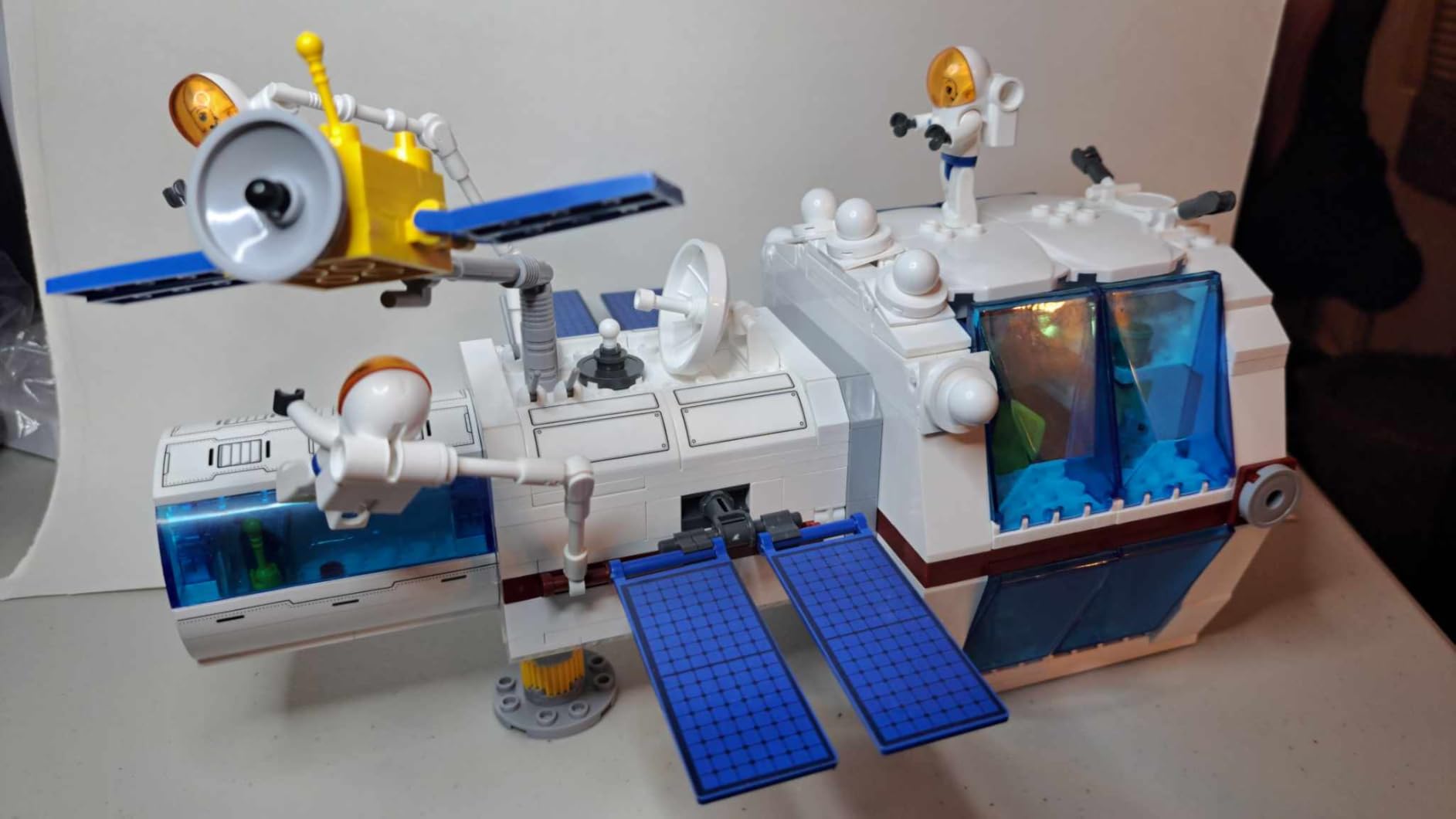 City Space Station Building Set, Space Rocket Science Lab Building Kit with 4 Astronaut Minifigures, STEM Gift Toys for Boys 6-12, Compatible with Lego Space Shuttle, 502 PCS customer photo 2