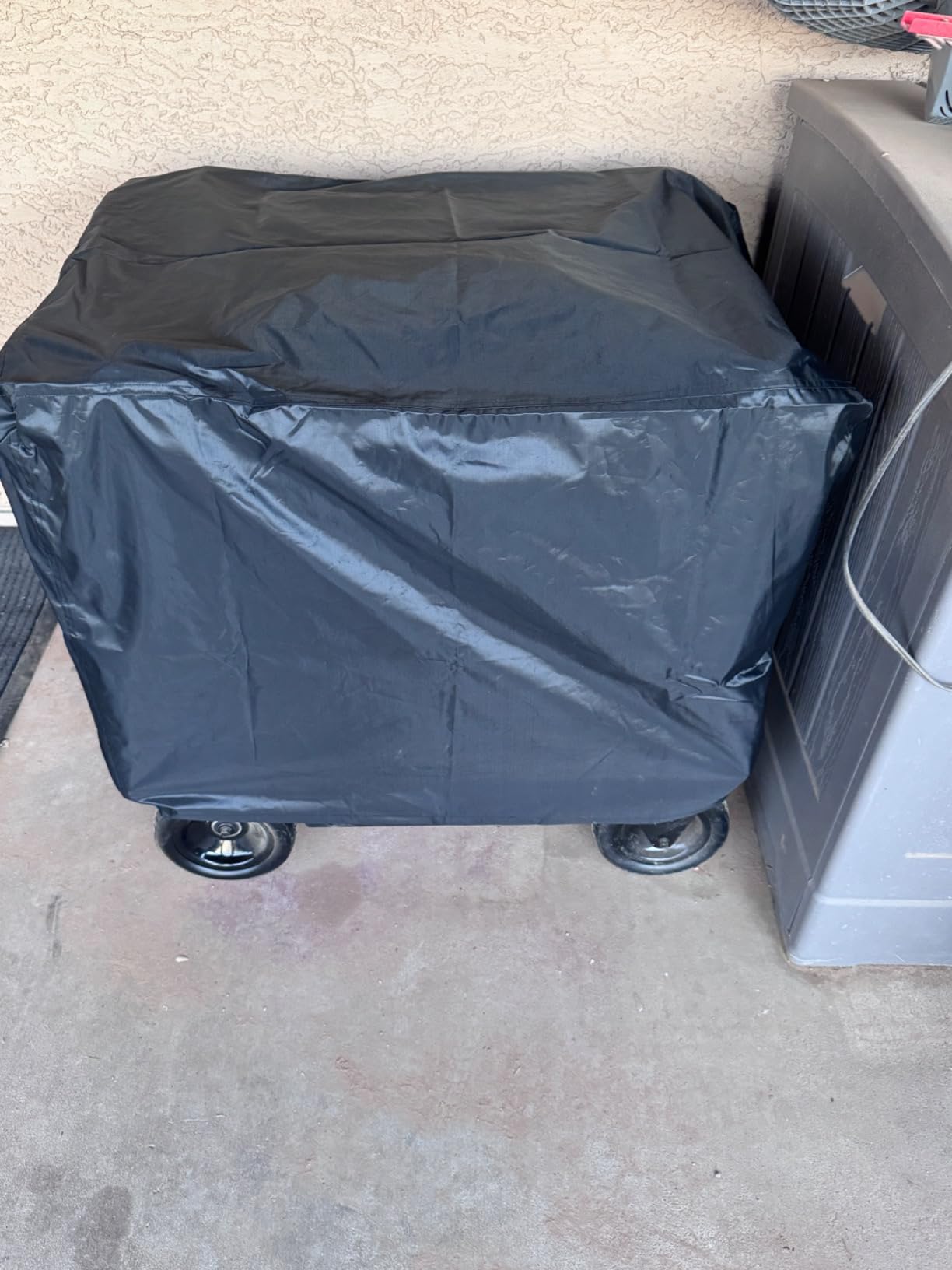 Waterproof Generator Cover 32x24x24 Inches, 600D Heavy-Duty Oxford Fabric, Dustproof and Waterproof Protection for Generators, for Most of 5000-10000W Generators. Black customer photo 1