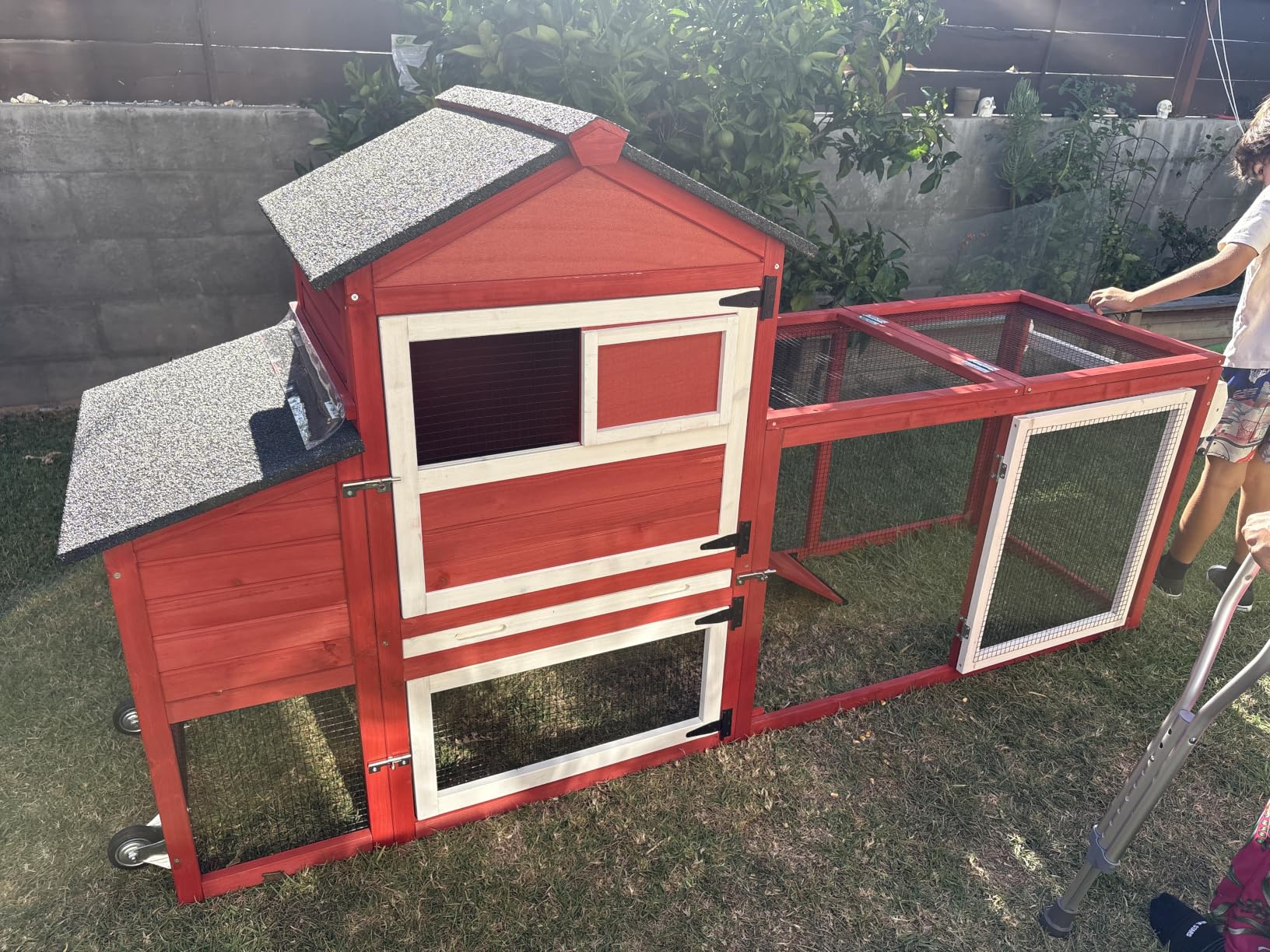 Mobile Chicken Coop with Wheels for 4-6 Chickens, Large Outdoor Hen House with Run, Weatherproof Asphalt Roof, Sectionable Nesting Box & Pull-Out Tray, 82.4