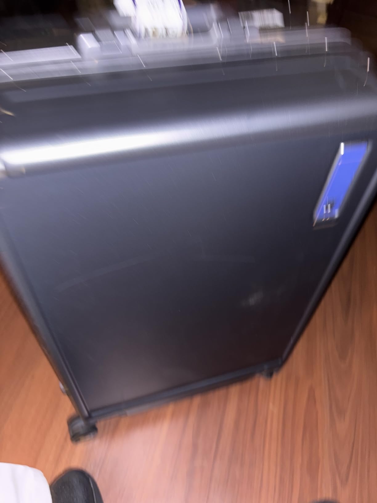 LEVEL8 Zipperless Checked Luggage with Aluminum Frame, Upgraded Medium Hardside Suitcase with Spinner Wheels, Metal Travel Luggage with Double Tsa Locks, 24 Inch, Grey customer photo 2