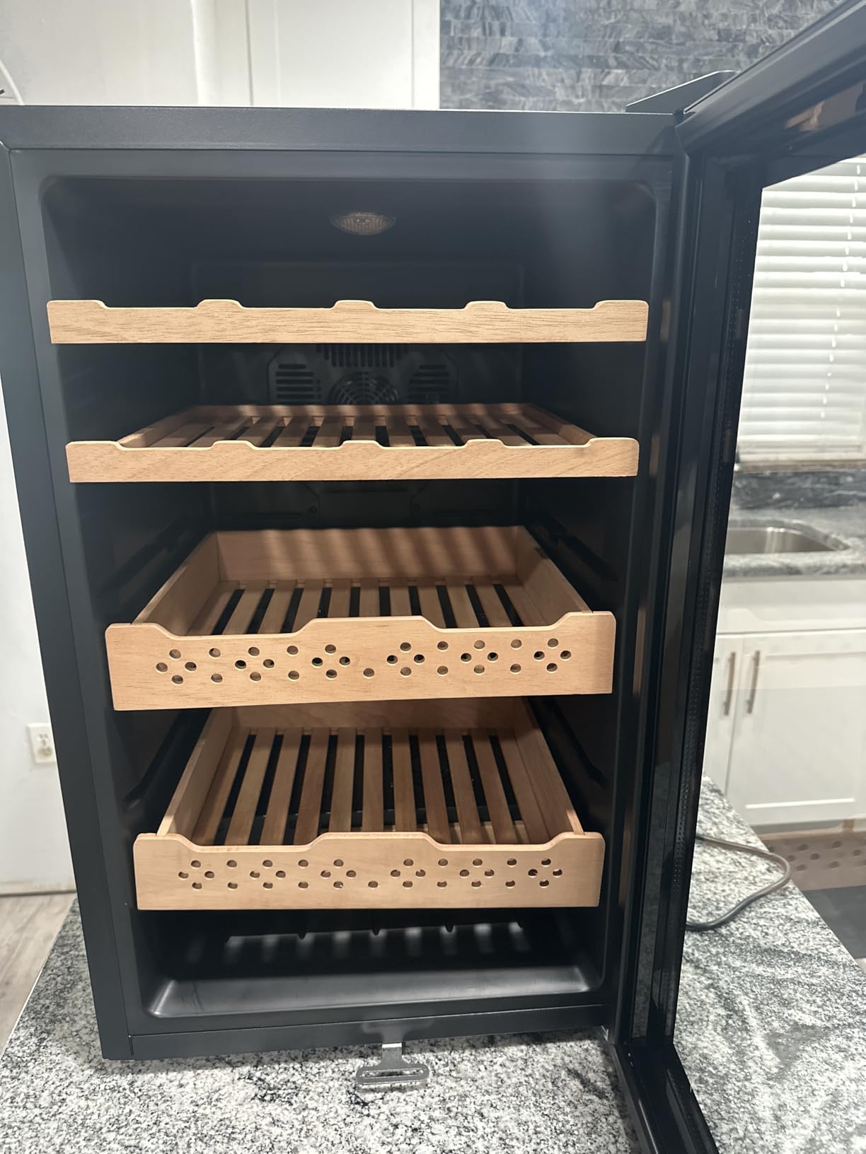 Electric Humidor, 70L 400 Counts Large Capacity, Thermostatic Cooling Humidor Cabinet with Smart Humidity & Temp Control, Spanish Cedar Wood Shelves, Safety Lock customer photo 2
