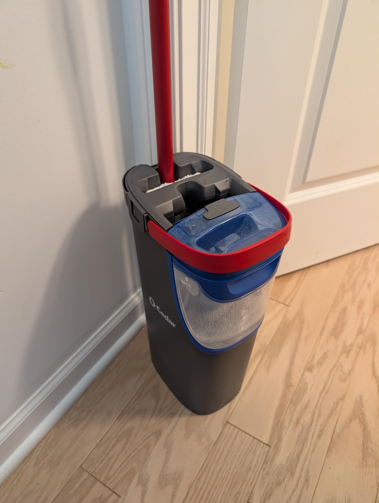 O-Cedar H2prO Flat Mop System | Quick Everyday Cleaning | Dual-Tank Fresh Water System | Machine Washable Reusable Microfiber Mop Pad | Safe on Hardwood, Tile & Vinyl Floors customer photo 2