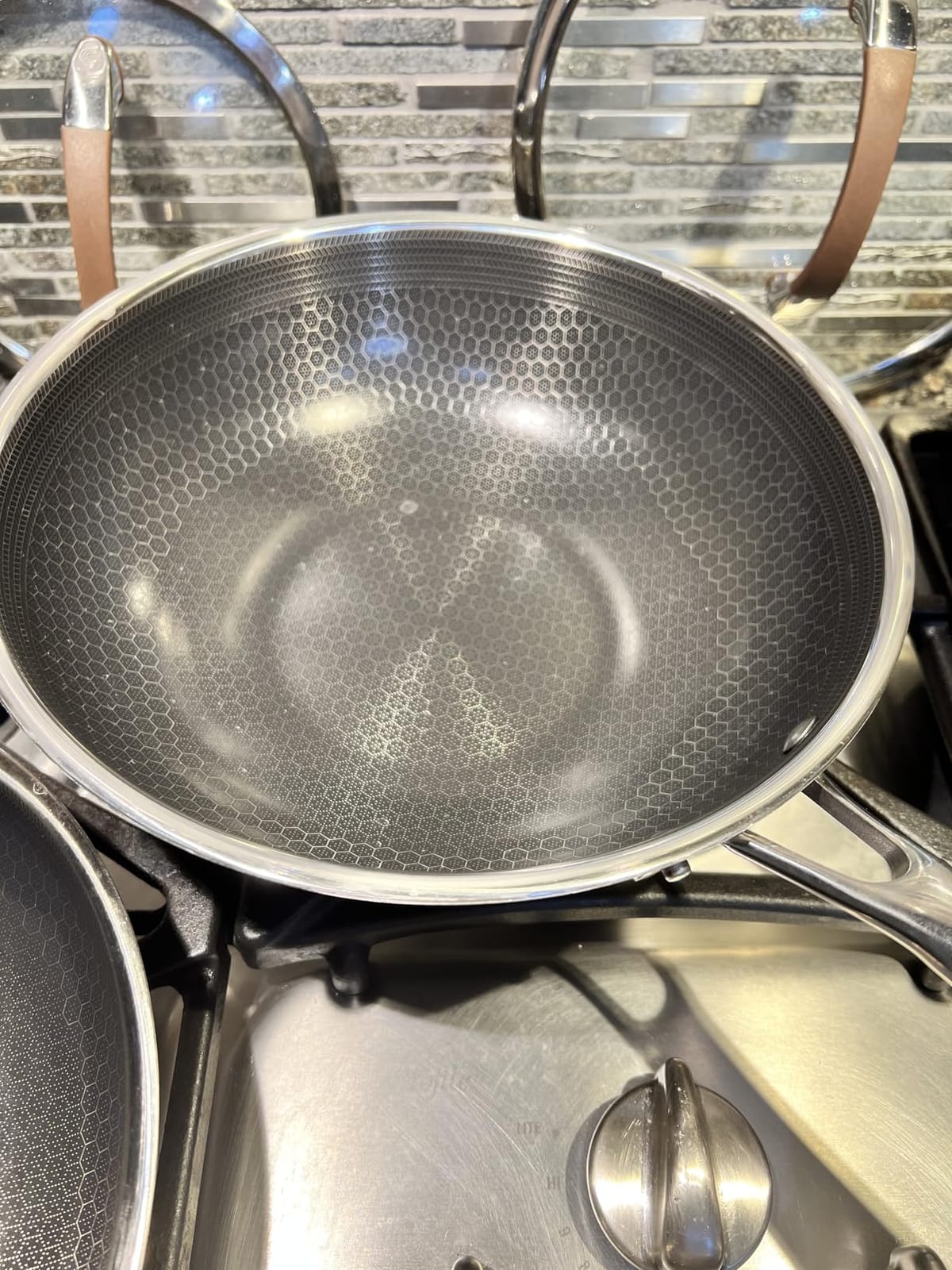 HexClad 6.5QT Hybrid Nonstick Braiser Dutch Oven with Lid, Induction Ready customer photo 2