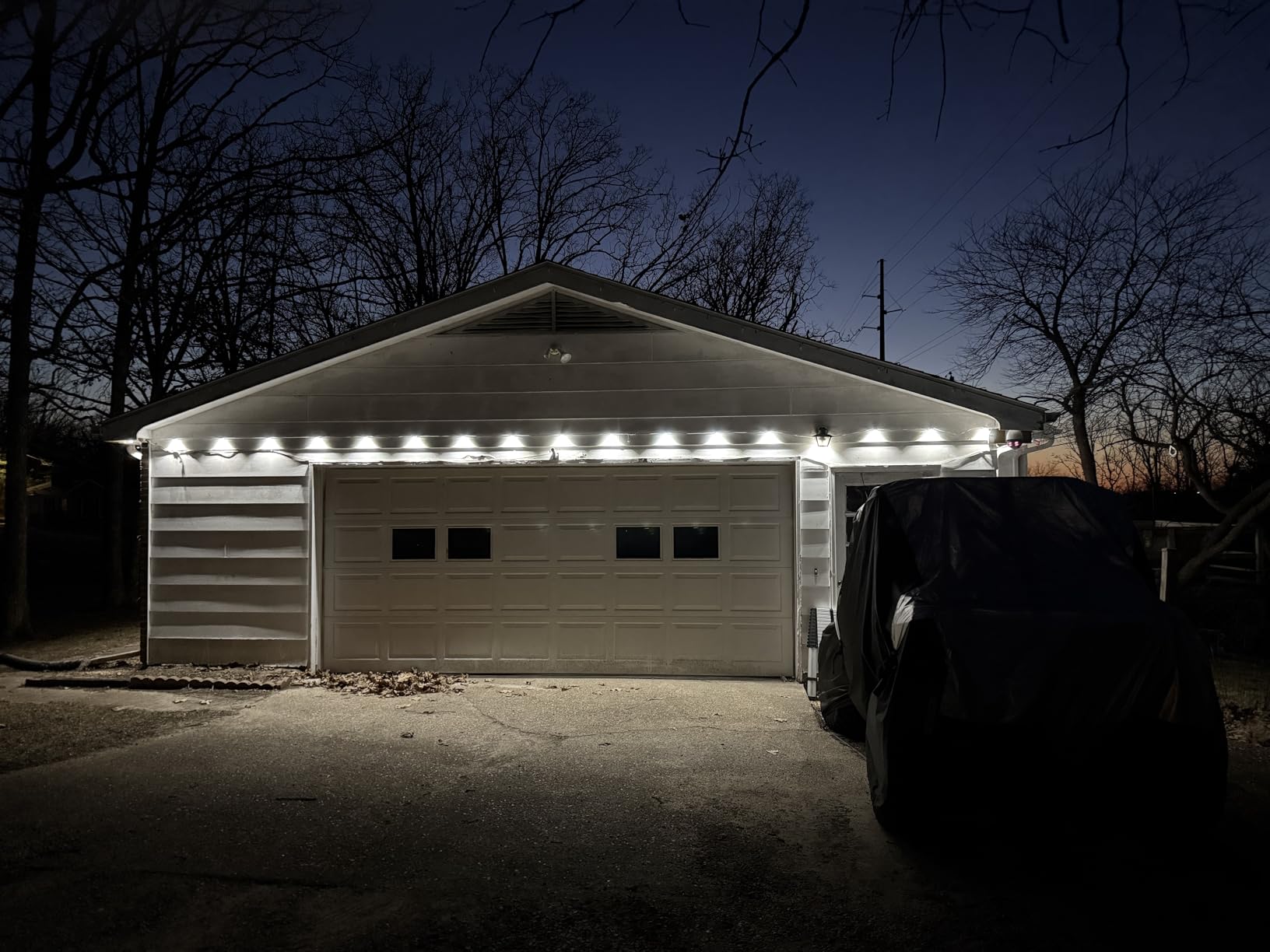 Linkind Permanent Outdoor Lights HP5, 100ft Smart AI RGBTW LED Outdoor Lights for Eave, 85 Scenes Modes, IP67 Waterproof, Works with Alexa,Google Assistant customer photo 2
