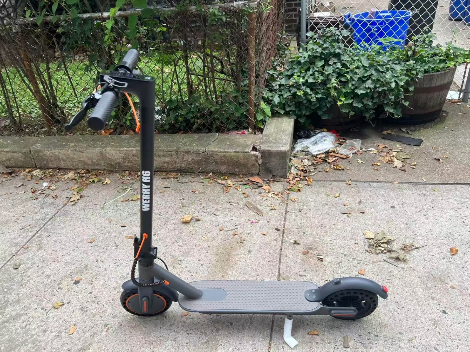 WERHY 500W Electric Scooter with Seat and Basket, Front Suspension | 20 MPH & 21 Miles Range, 10 Inch Solid Tires, Foldable Commuter E-Scooter with LCD Display, Dual Braking customer photo 1