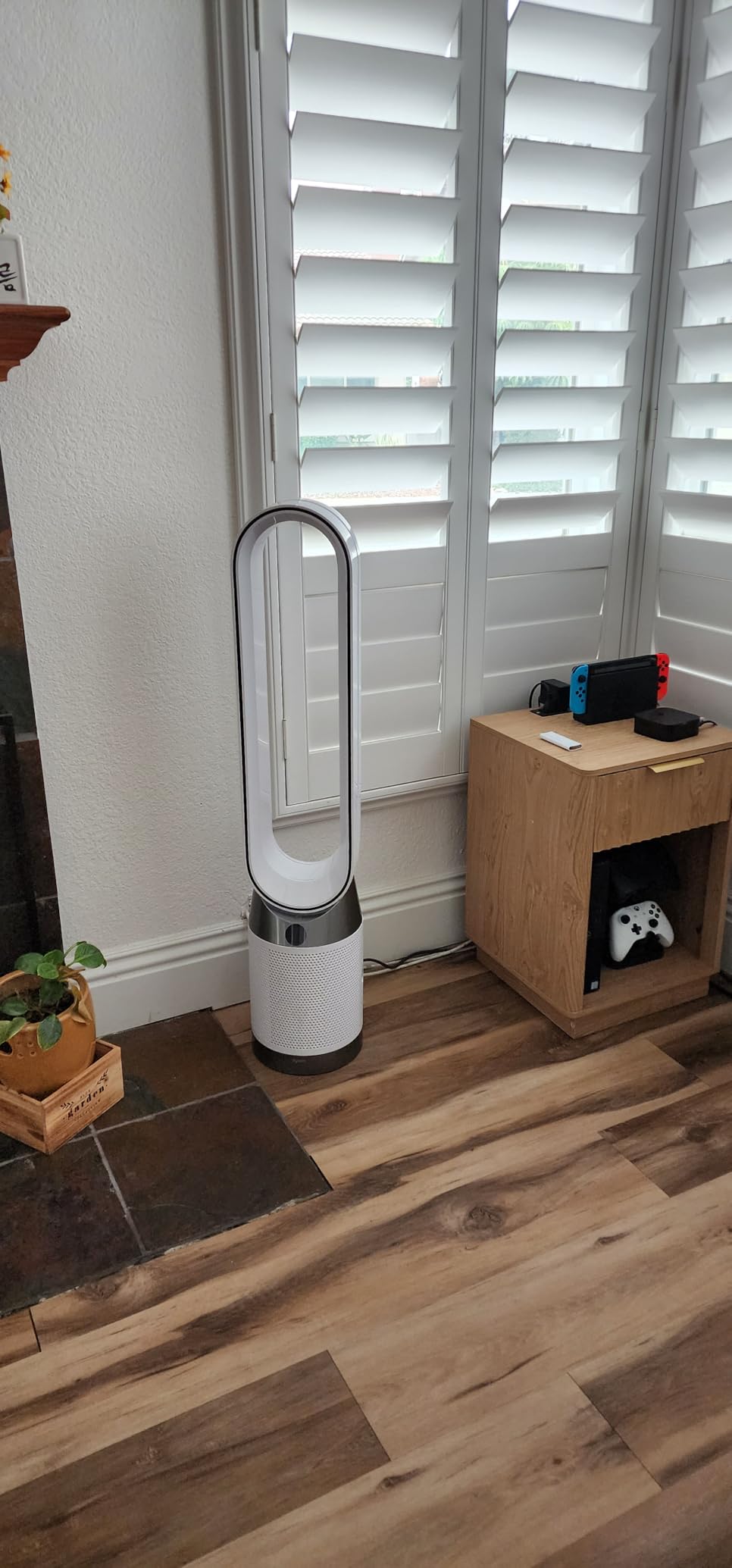 Dyson Purifier Cool PC1, HEPA Air Purifier Tower Fan, App and remote controlled, 350° oscillation, 10 levels, bladeless (White) customer photo 1