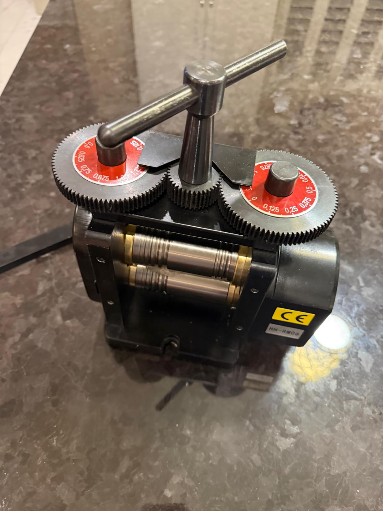 Lakimi Manual Jewelry Rolling Mill Machine 90mm Flat Roller, 4:1 Gear Ratio, Adjustable 0.1-4mm Thickness, Metal Sheet & Wire Flattening Tool for Jewelry Making and Metalworking LK-RM06 customer photo 1