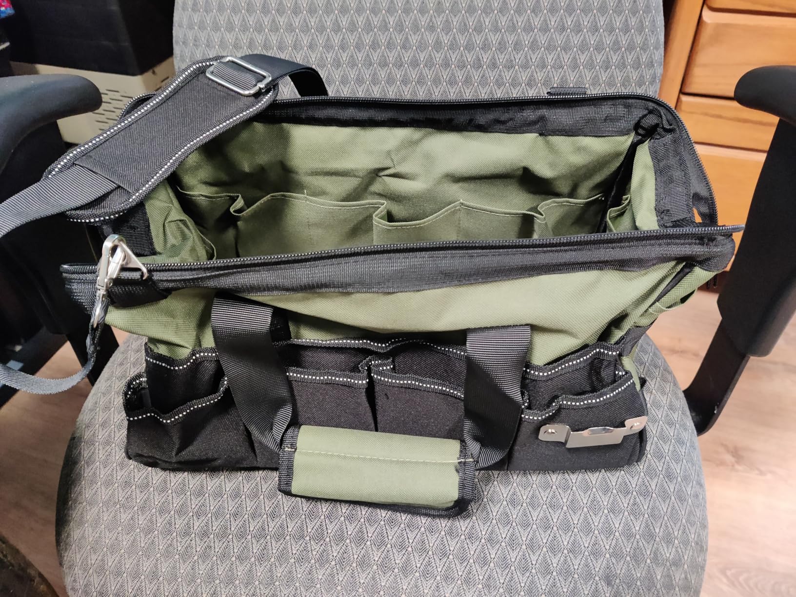 16-Inch Heavy Duty Tool Bag, 19-Pockets Tool Box Organizer, Wide Mouth Electrician Toolbox, Green customer photo 2