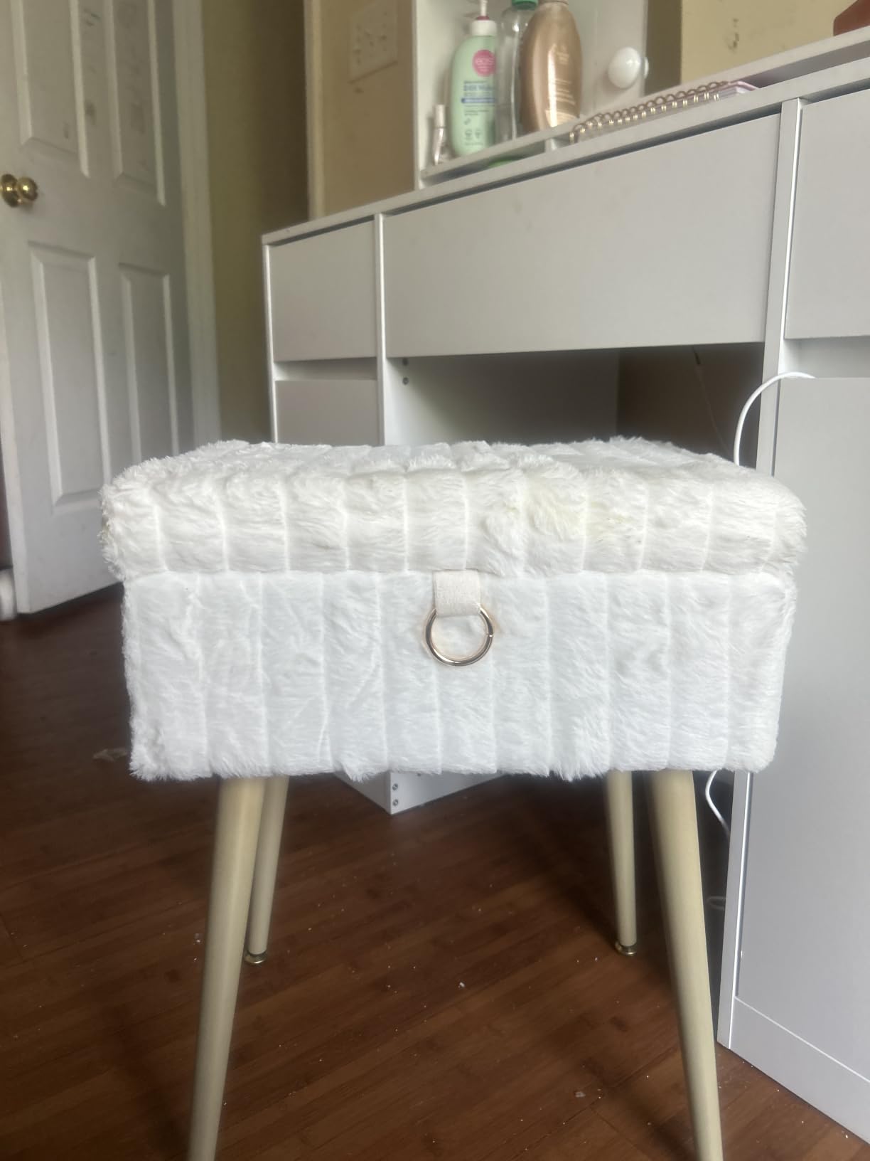 SONGMICS Vanity Stool Chair with Storage, Metal Legs, Max. Load 440 lb | Makeup Stool, Footrest Footstool Ottoman, for Living Room, Bedroom, Makeup Room, Cream White, GLAMOR Collection ULOM505WZ02 customer photo 2
