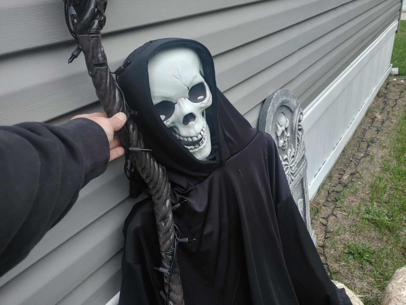 7.9ft Halloween Giant Skeleton, Tall Outdoor Skeleton with Full Body Posable Joints, Scary Plastic Large Skeleton for Halloween Haunted House Spooky Scene Decorations customer photo 2