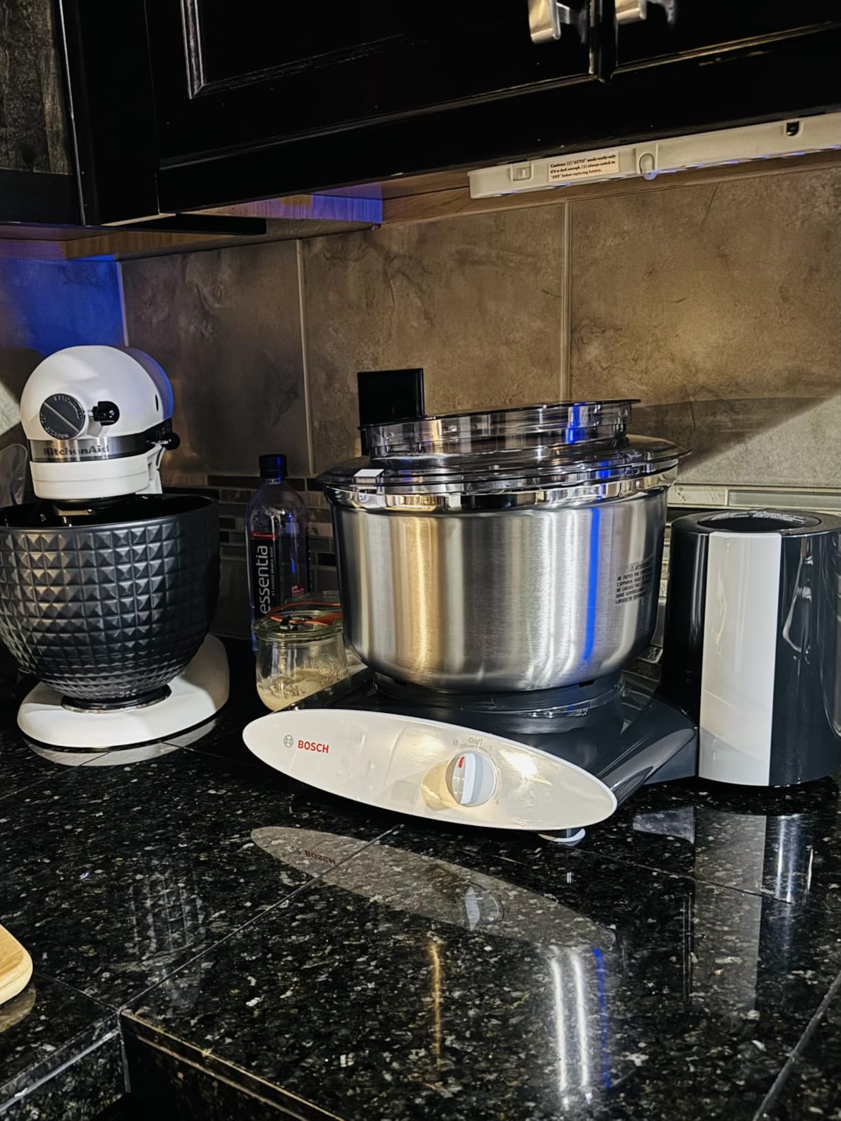 Bosch Universal Plus Stand Mixer with Stainless Steel Bowl with NutriMill Dough Hook Extender Bundle- Black 500 Watt customer photo 2