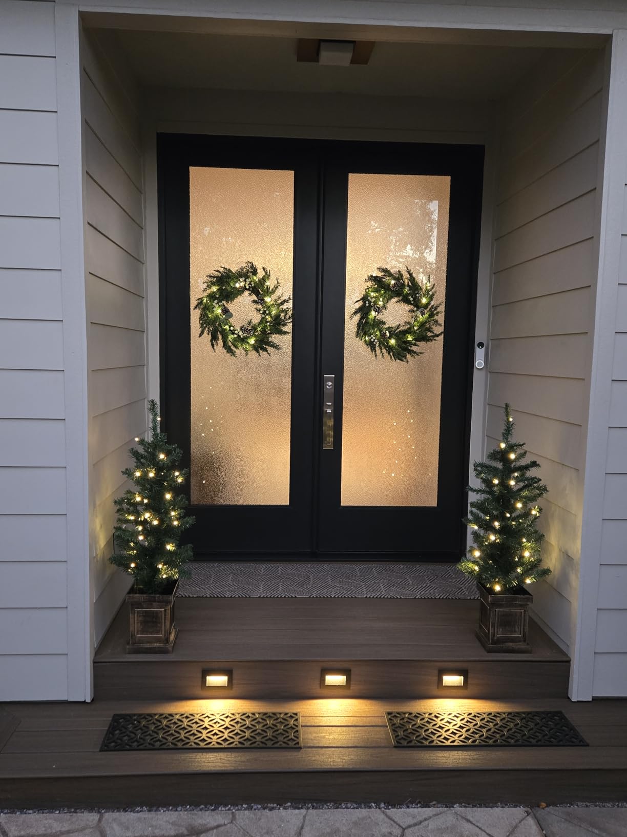 Christmas Wreath with Lights 24 Inch Real Touch Pine Wreath with Red Berries/Pine Cone Prelit Christmas Wreaths for Front Door Outdoor Christmas Decorations Winter Wreath for Windows Indoor Holiday customer photo 1