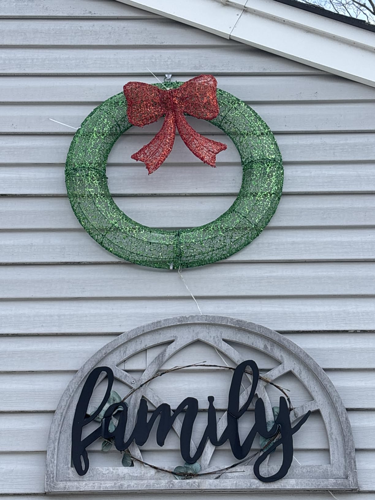 24 in Pre-Lit Christmas Wreath with 6H On/18H Off Timer | 8 Lighting Modes, Durable Metal Frame, Weather Resistant, Indoor Outdoor Decor for Front Door, Wall, Window, Garage and Porch customer photo 2