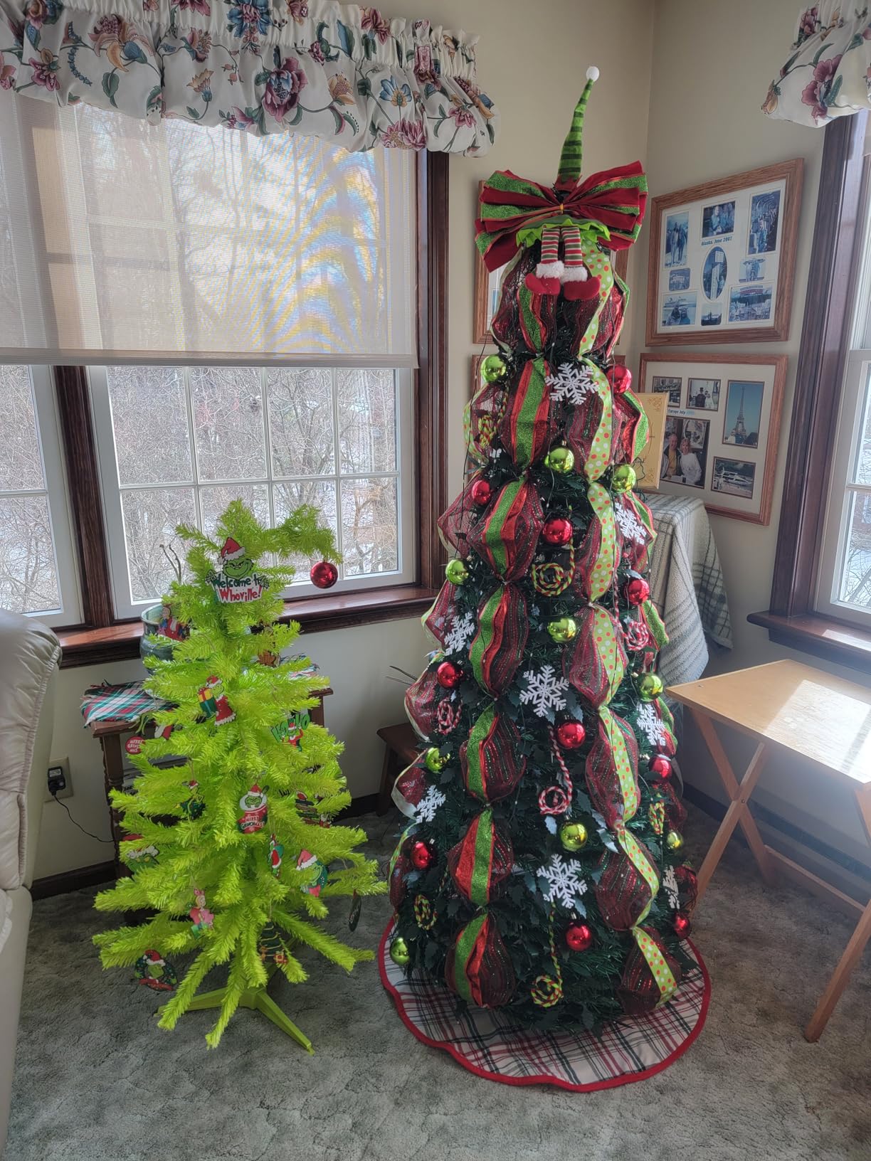 6FT Whimsical Pop Up Christmas Tree with 8 Mode 180 Warm Lights, Collapsible Foldable Christmas Tree Pull Up Fully Decorated Xmas Trees with 117PCS Christmas Ornaments customer photo 1