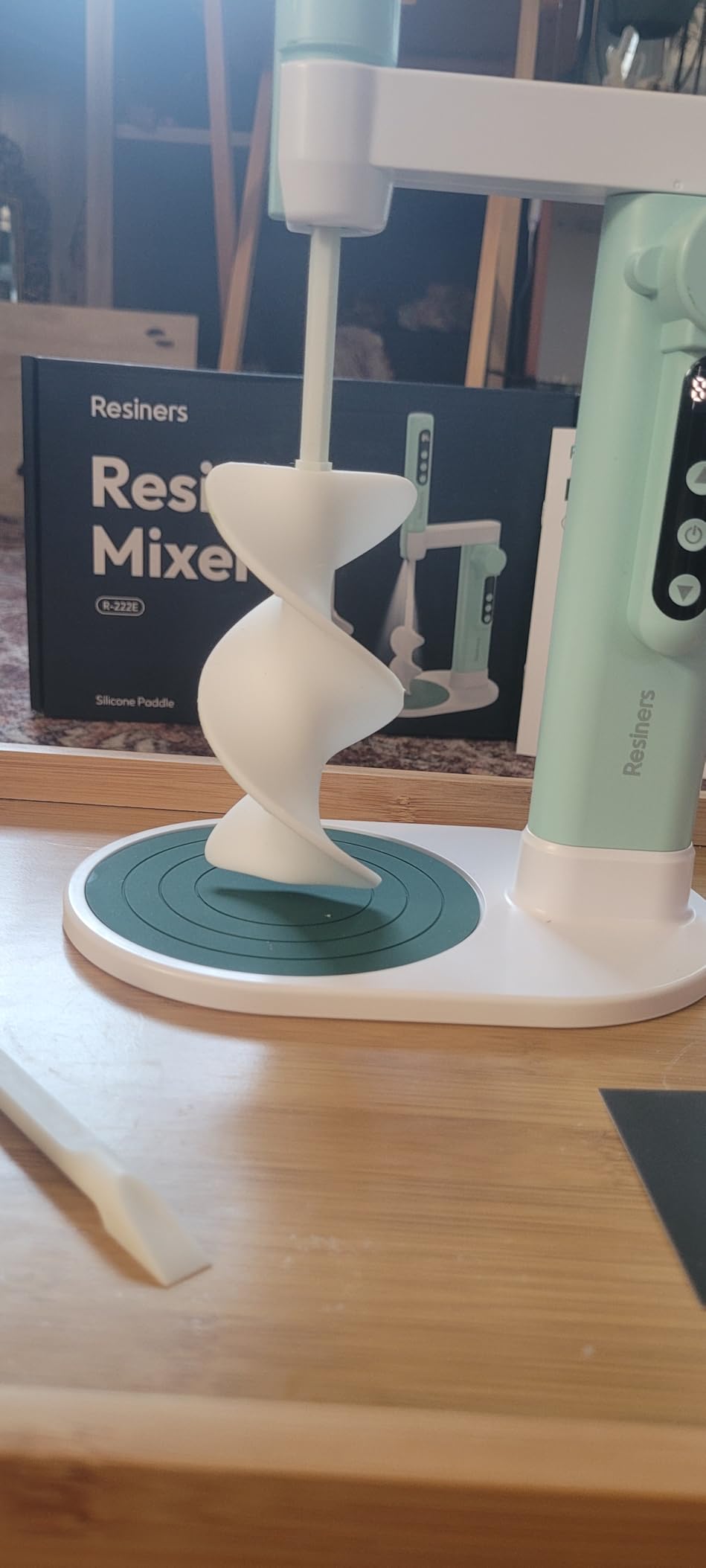 Resiners Airflow Epoxy Resin Mixer with Adjustable Stand, LED, Hands-Free | Built-in Light, Electric Lifting Stand, 4 Speeds, Rechargeable, Smooth Low-Bubble Mixing for Epoxy Resin Projects customer photo 1