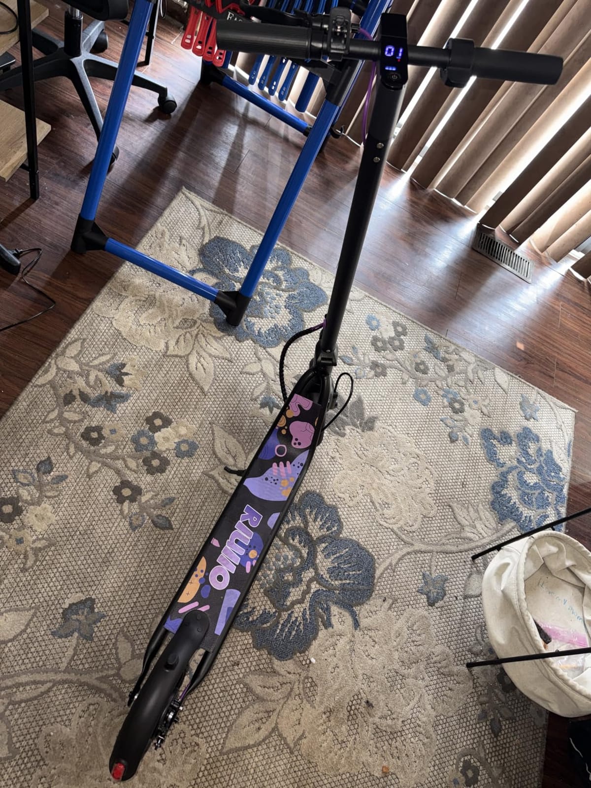Electric Scooter, 350W-500W Motor, 9 MPH to 22MPH, 10-41 Miles Range, Dual Suspension, Dual Braking, App Control, Foldable Commuter E Scooter for Adults and Teens customer photo 1