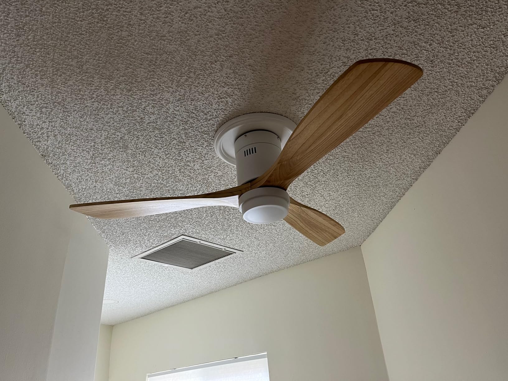 Sofucor 52 Inch Smart Ceiling Fans with Lights, Low Profile Flush Mount | Alexa/App/Remote Control, Quiet Reversible DC Motor, 3CCT Dimmable, Indoor/Outdoor/Bedroom/Living Room/Farmhouse, Brown customer photo 2