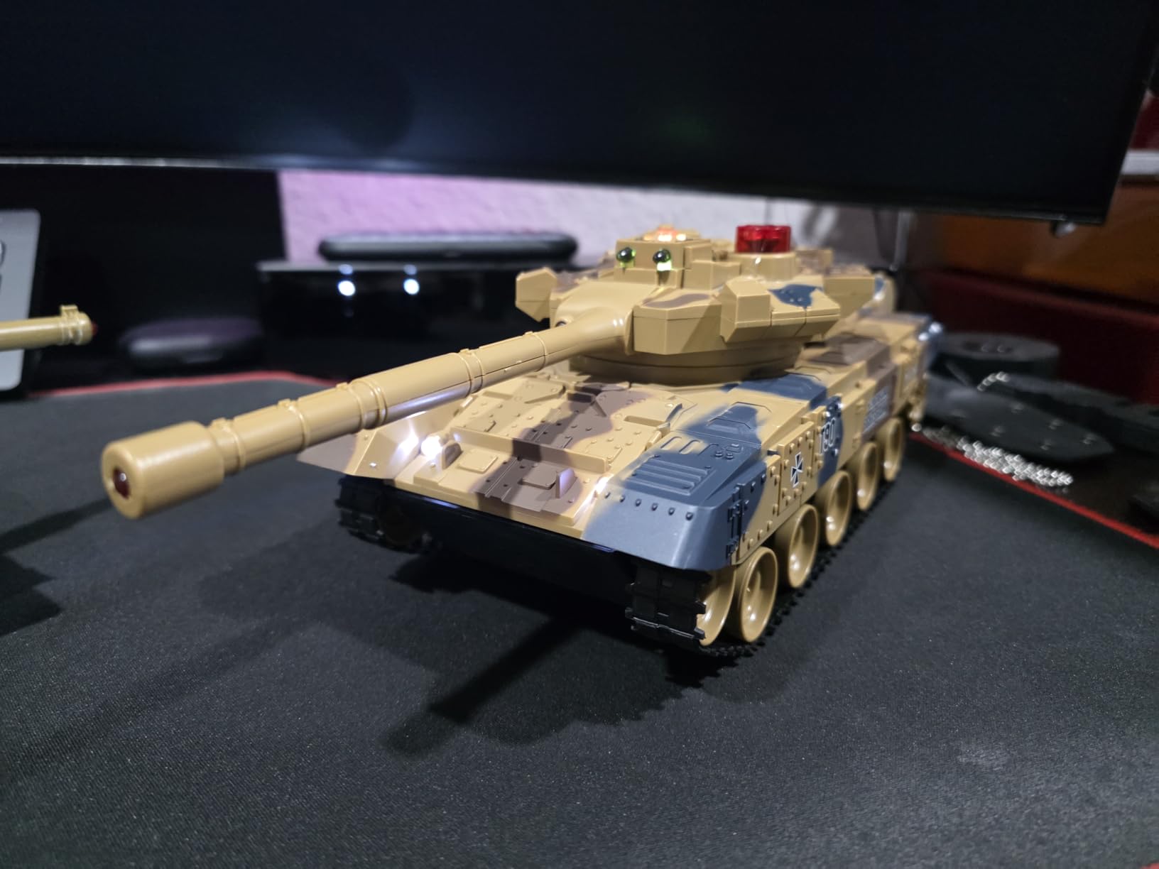 1/24 RC Tank, Remote Control Russian T-90 Army Model Tank with Sound Effects, Lights and Smoke, 2.4G Military Model Toy, Perfect Birthday for Boys 8+ Years Old customer photo 1