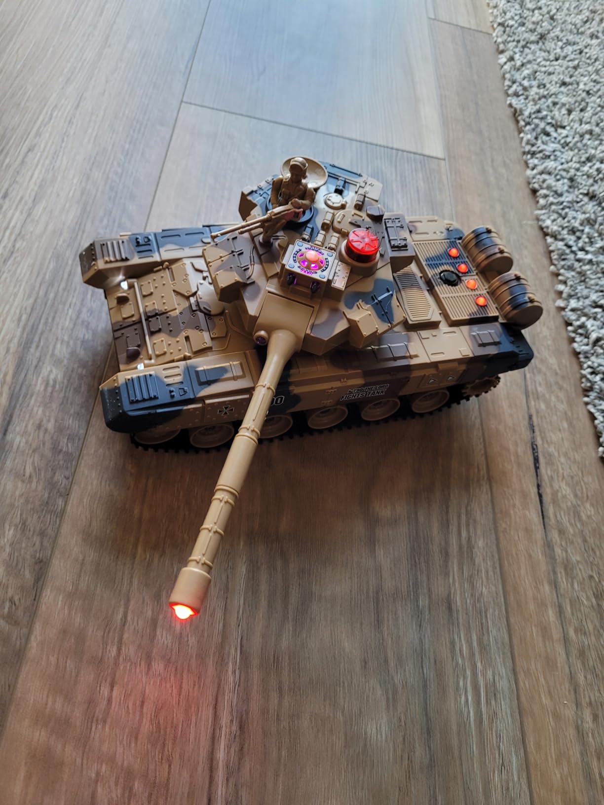 1/24 RC Tank, Remote Control Russian T-90 Army Model Tank with Sound Effects, Lights and Smoke, 2.4G Military Model Toy, Perfect Birthday for Boys 8+ Years Old customer photo 2