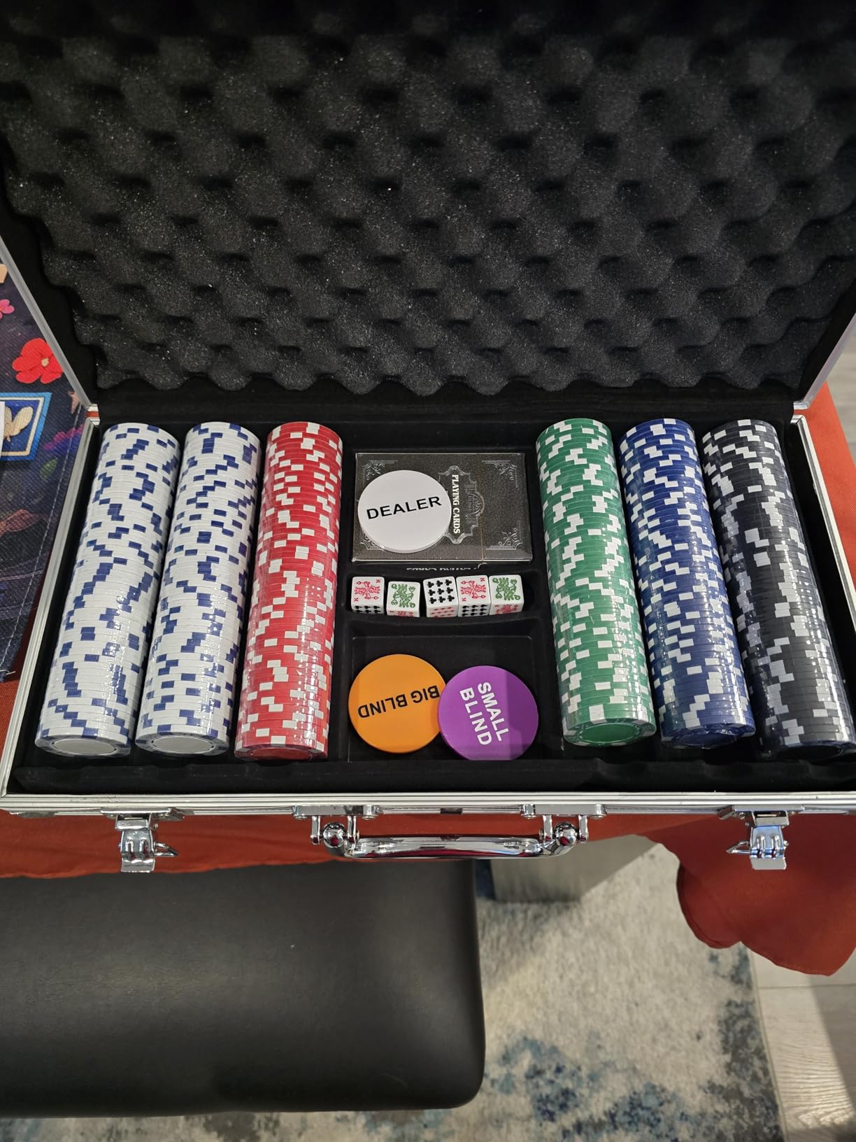 Elbow Room Games 300 Piece Poker Set, Includes Colored Chips, Dice, Dealer and Blind Chips, Deck of Cards in a Carrying Case customer photo 2