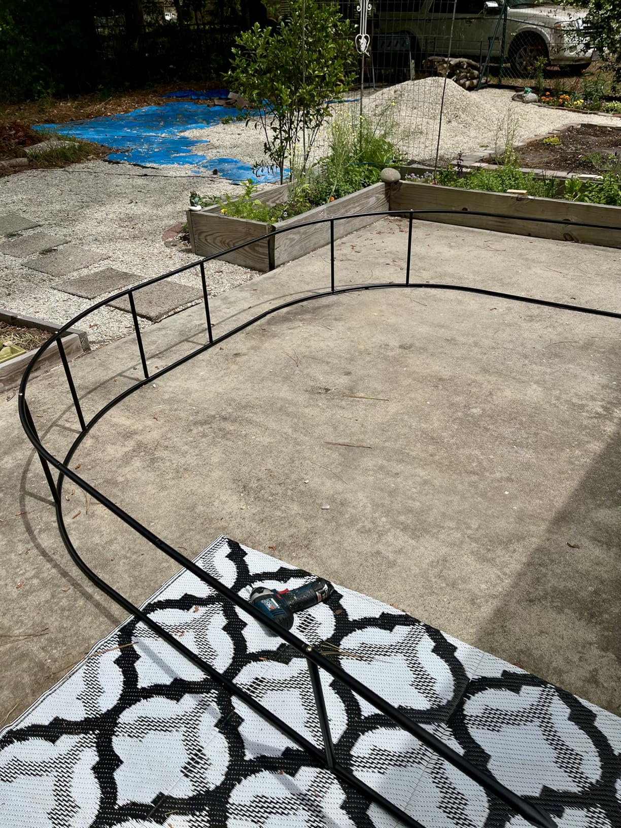 Thickened Tube Garden Arch,7.3ft Heavy-Duty Metal with 16mm Steel Tubes & 0.5mm Thickened Wall, Durable Outdoor Trellis for Climbing Plants,Roses,Garden Party,Ceremony & Decorations (Black) customer photo 1