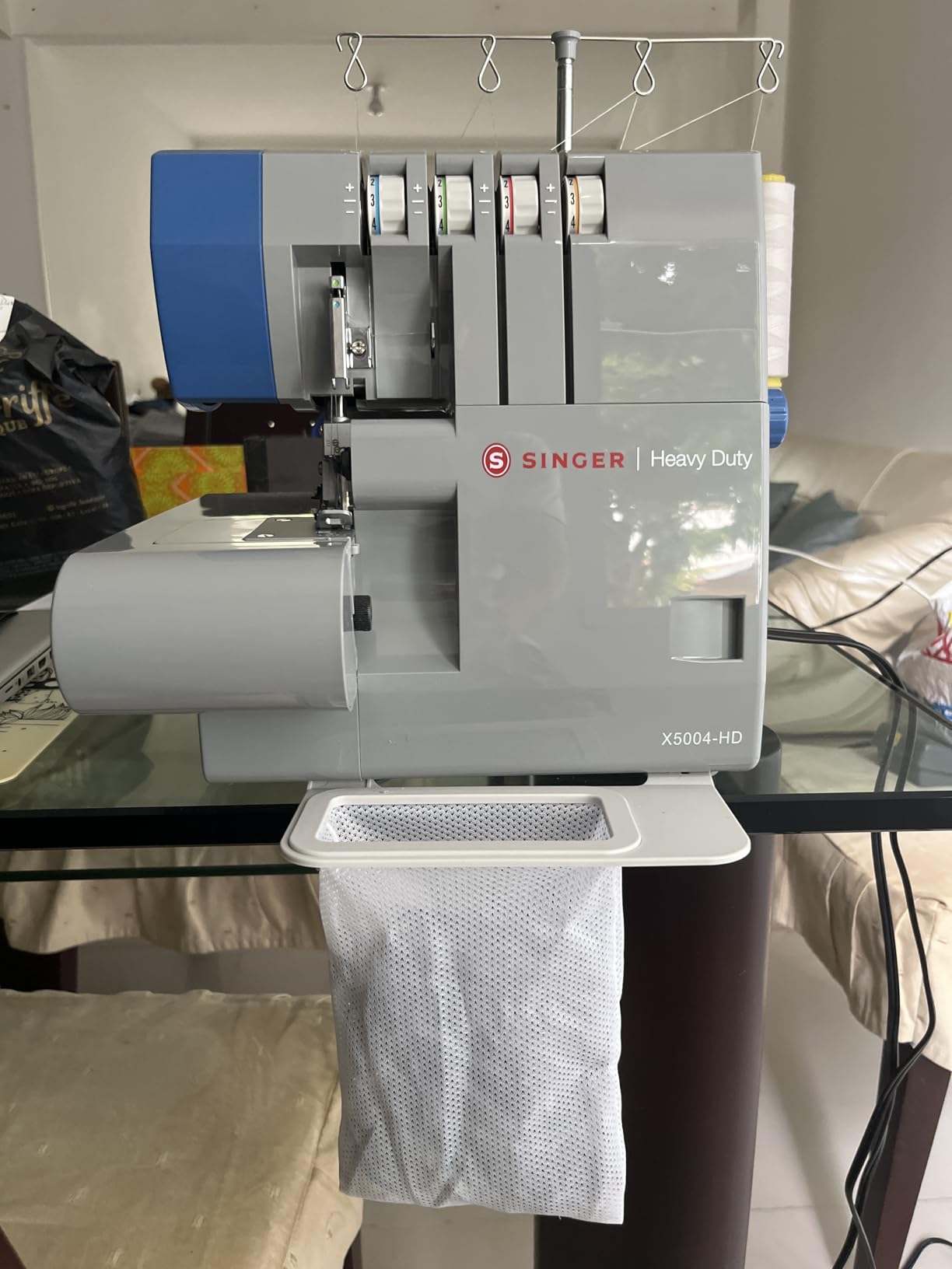 SINGER® HD0500S Heavy Duty Serger Overlock Machine, 2-3-4 Thread, Black customer photo 1