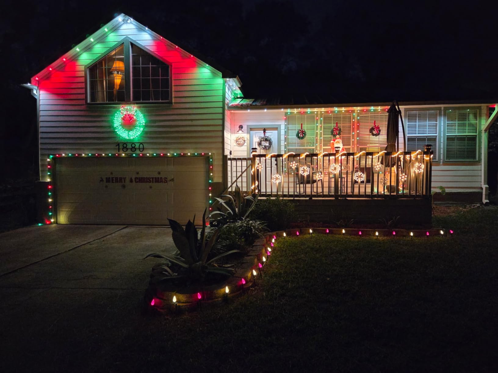 Sweetcrispy 48in Pre-Lit Christmas Wreath, LED Lighted Holiday Outdoor Decoration with Bow for Door, Mantel, Wall, Windows, Front Door Decor, Green Wreath - Red Bow customer photo 2