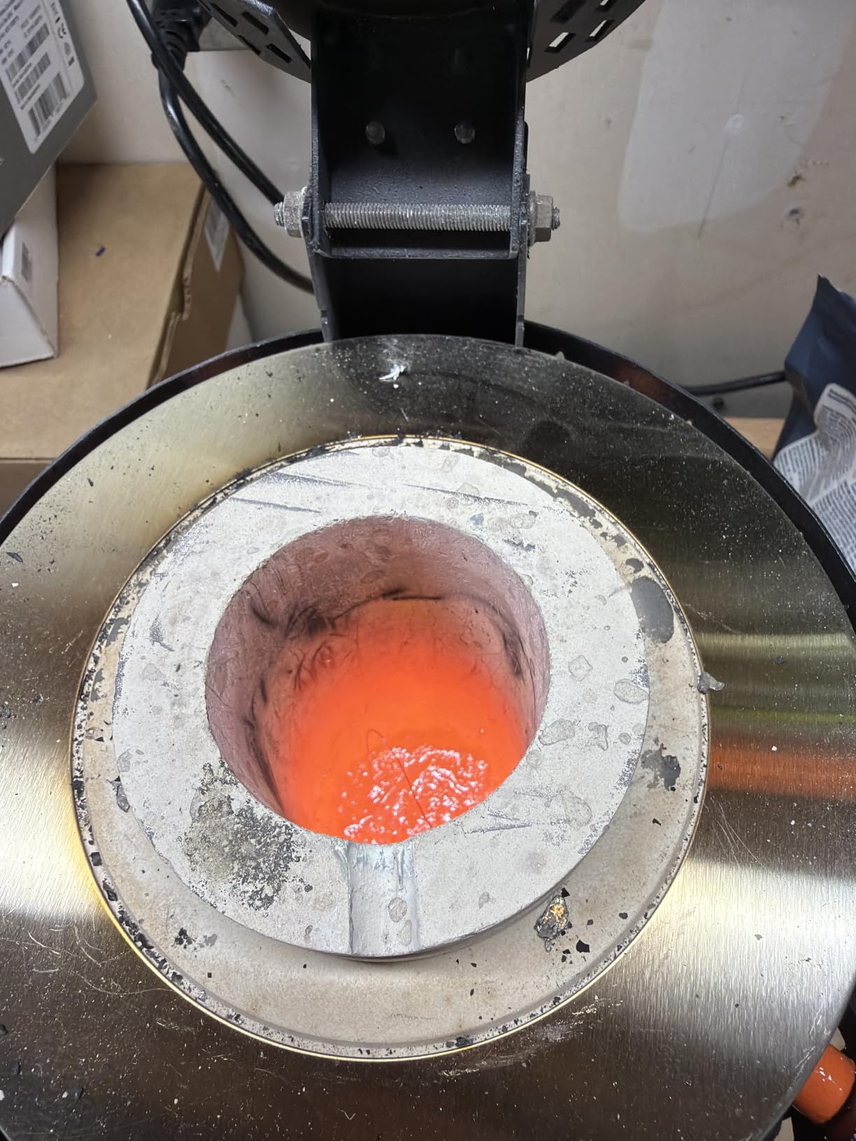VEVOR Electric Melting Furnace, 3kg Electric Metal Smelter Foundry, 1350W 2102°F/1150°C Smelting Furnace Kit for Gold/Silver Jewelry & Copper/Aluminum Casting customer photo 2