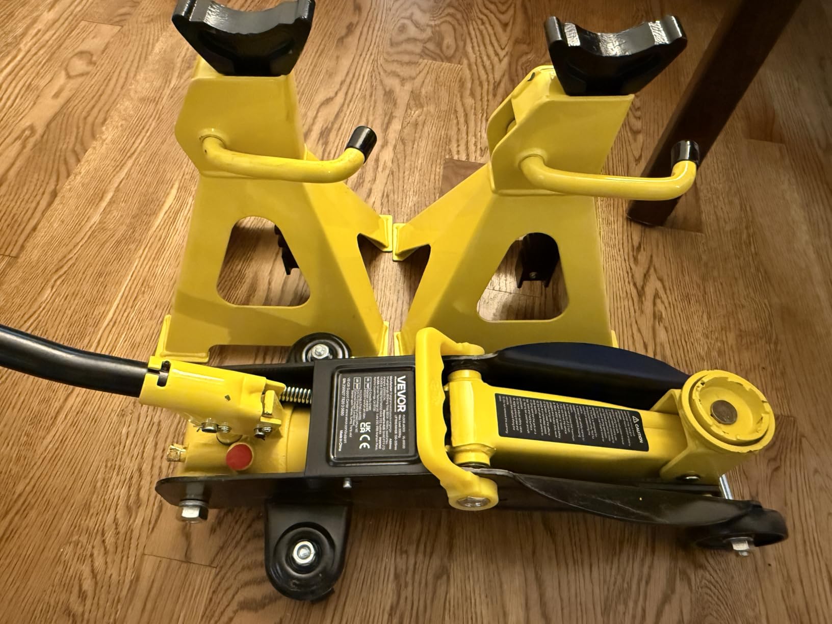 VEVOR Low Profile Floor Jack, 2 Ton (4400 lbs) Capacity, Steel Racing Floor Jack with Stands, Single Piston Quick Lift Pump, Hydraulic Trolley Car Lift for Compact SUVs customer photo 1