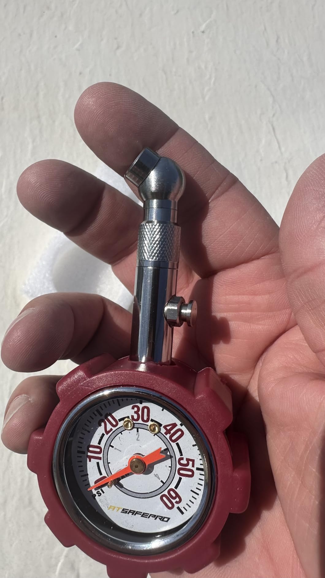 ATsafepro Tire Pressure Gauge, 5-60 PSI, ANSI B40.1 Certified, Extended 360° Swivel Head, Hold & Bleed Button, Dual Guard customer photo 1