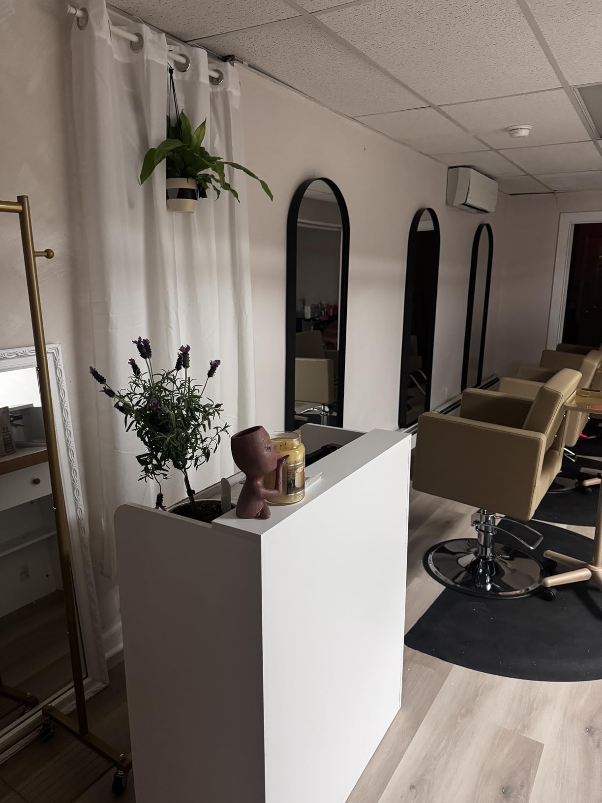 OmySalon Reception Desk with Counter, Small Front Checkout Desk w/Lockable Drawer, Wooden Modern Reception Table for Salon Lobby Office Home (Black, 32) customer photo 1