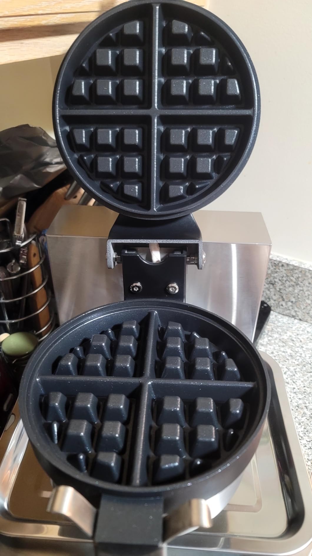 Superior Kitchen Equipment Commercial Double Round Belgian Waffle Maker, Stainless Steel Waffle Iron, Non-Stick Coating, Heat-Resistant Handles, 122F to 550F, 2400W, 110V customer photo 1