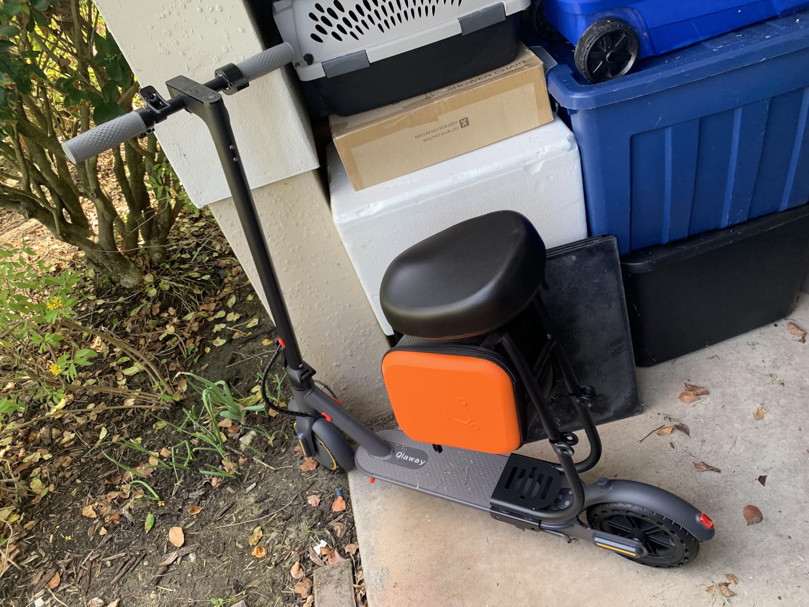 Qlaway 8.5'' Electric Scooter for Adults, 19MPH, 700W Peak Motor, 15/22 Miles Long Range, Dual Braking System, Smart APP, Portable & Foldable Adult Escooter for Daily Commuting & Short Trips customer photo 1