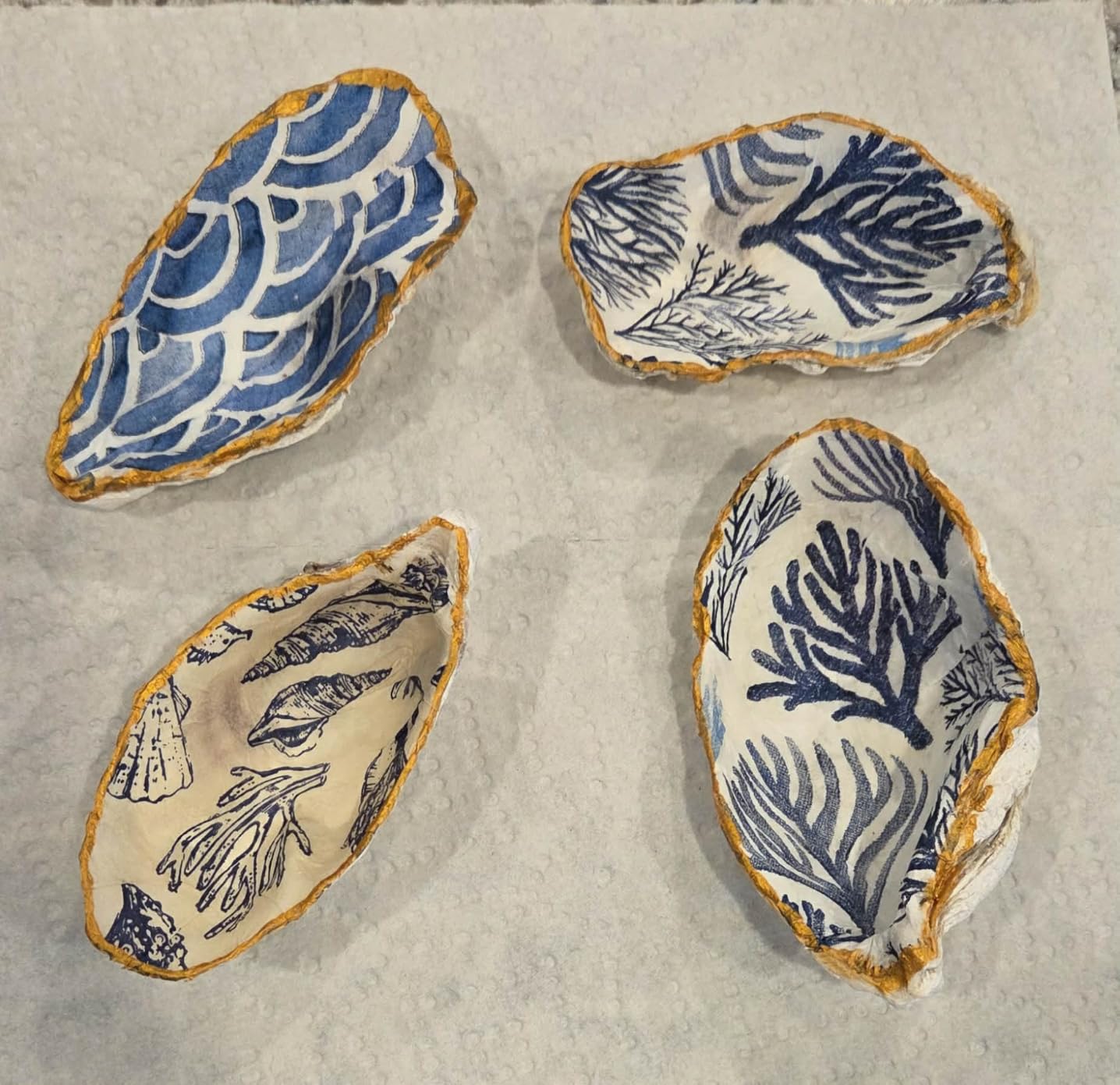 Blueweenly 12 Set Summer Oyster Shells Decoupage Kit with Tropical Napkins | 4''-5'' Natural Shells for Painting Craft,Tropical Floral Napkin Painting Kit for DIY Trinket Dish,Wedding Bride Groom Gift customer photo 1