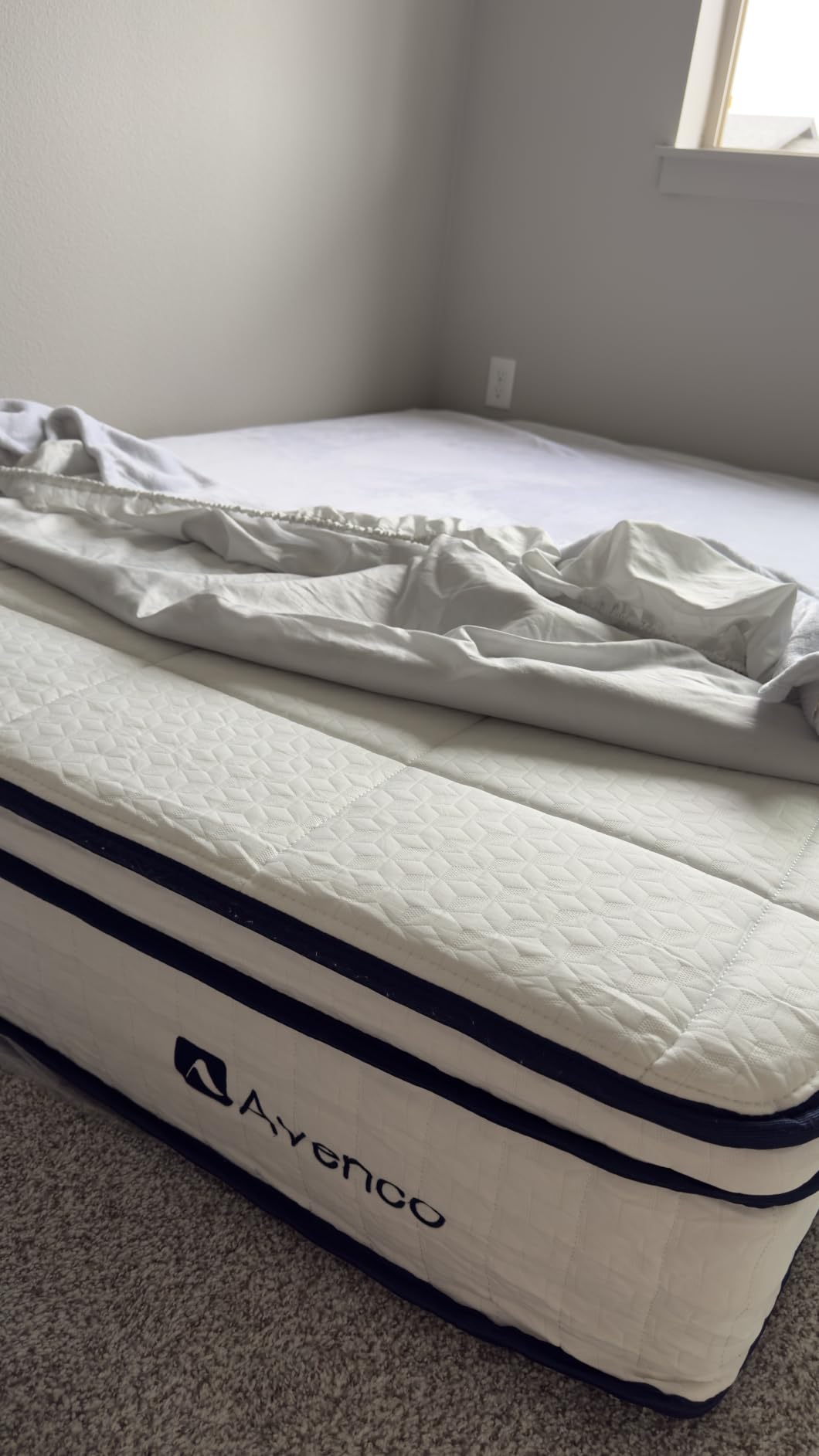 Avenco Queen Size Mattress 12 inch, Queen Hybrid Mattress in a Box | Individual Pocket Coils & Cooling Gel Memory Foam, Motion Isolation, Pressure Relief, CertiPUR-US Certified, Medium Firm customer photo 2