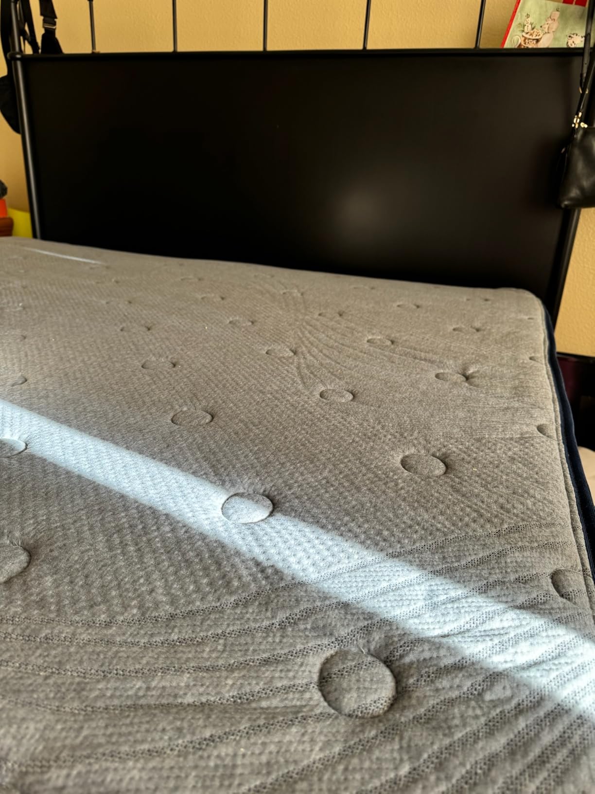 Avenco Queen Size Mattress 14 Inch, Luxury Hotel-Level Cooling Hybrid Mattress with Dual NanoGEL Memory Foam, Smarts Coil for Motion Isolation & Extra Back Support, Pressure Relief, CertiPUR-US customer photo 2