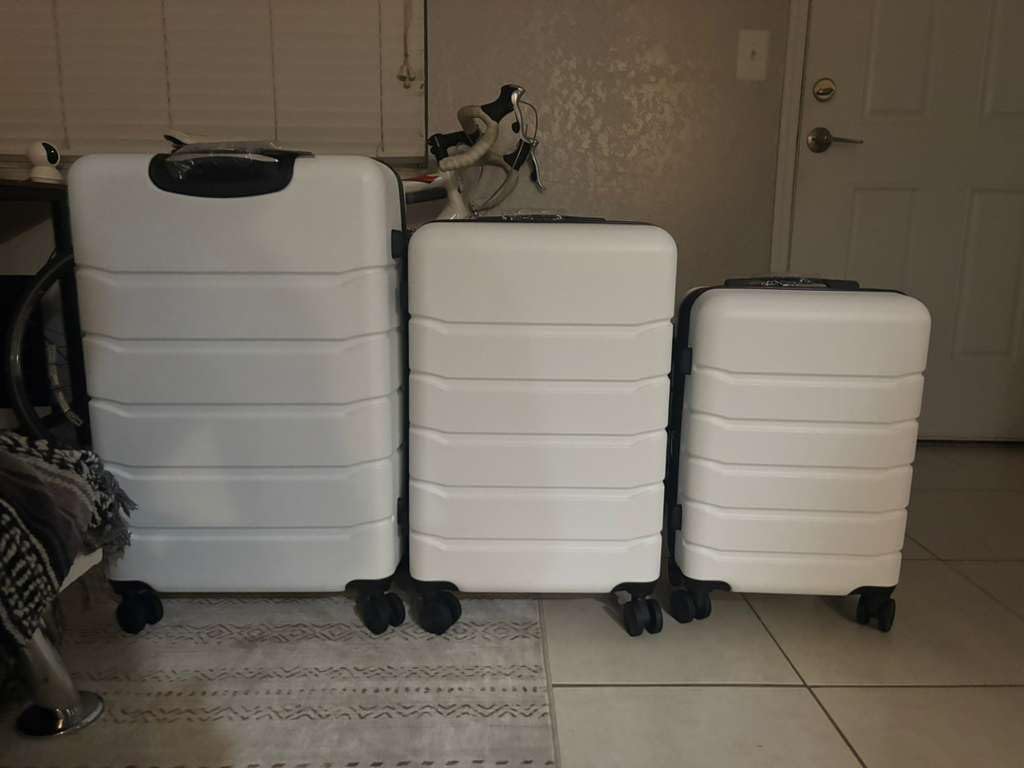 OLIXIS 3-Piece Luggage Set, Carry On Suitcases with Spinner Wheels, Expandable Travel Luggage with TSA Approved Lock & ABS Hard Shell, Light Grey, 20/24/28 Inch customer photo 1