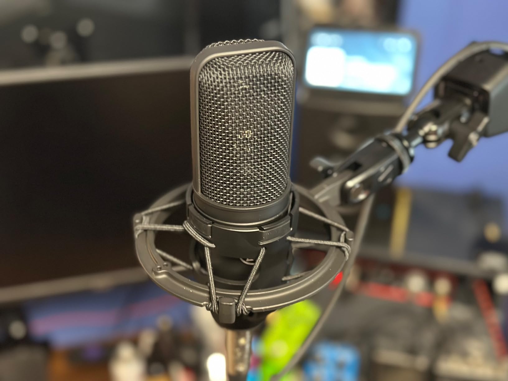 Audio-Technica AT4040 Cardioid Condenser Microphone customer photo 2