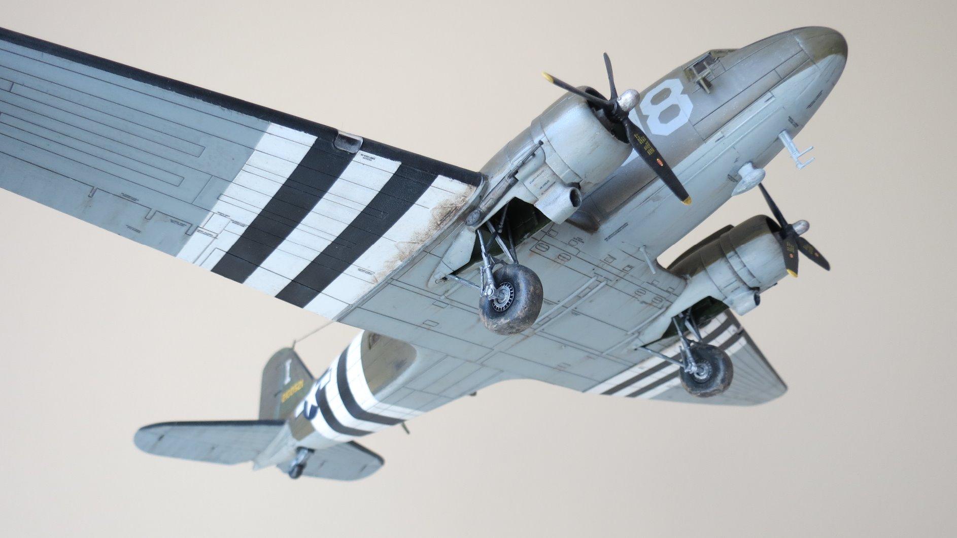 Airfix Douglas Dakota C-47 Skytrain 1:72 Plastic Model Kit customer photo 1