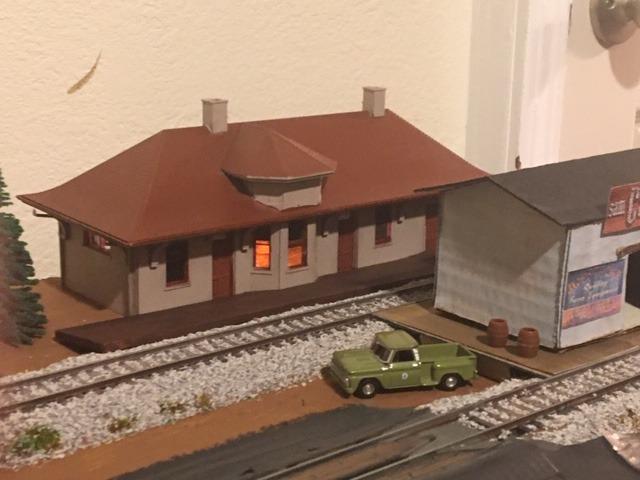 Walthers Cornerstone Pella Depot 933-4054 HO Scale Model Railroad - Structure Kit customer photo 1